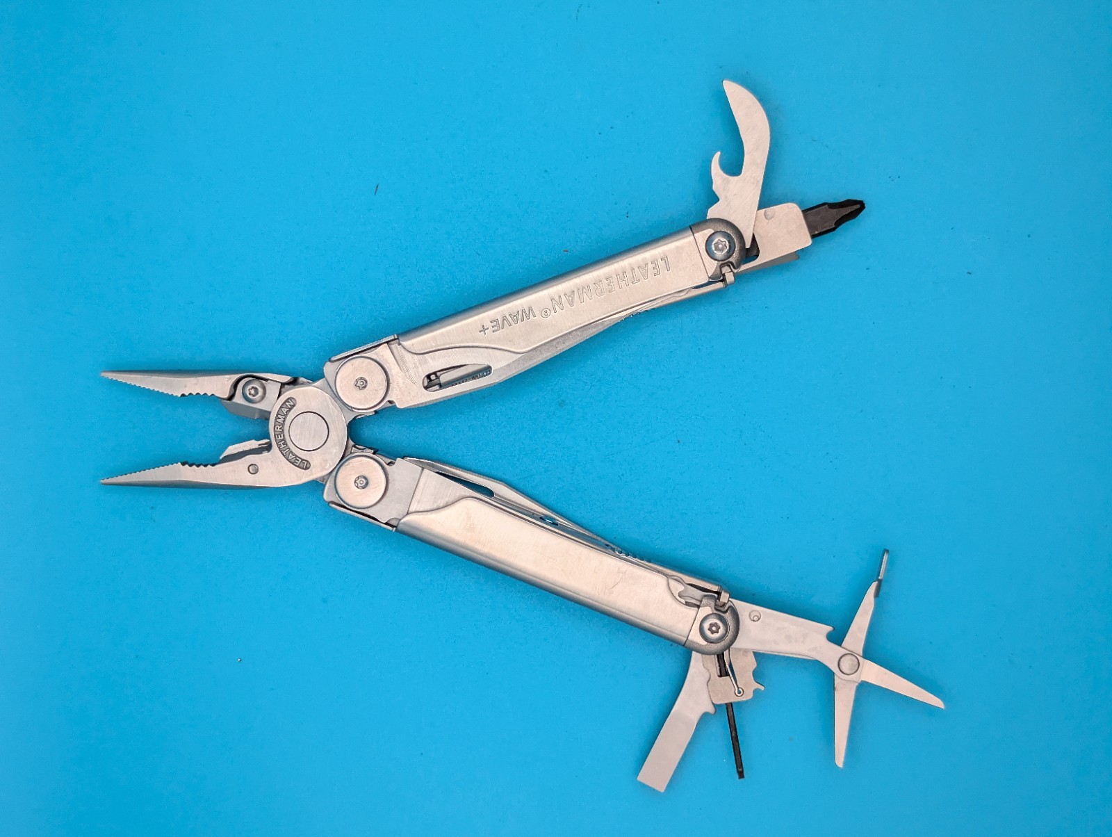 Leatherman Wave Plus + Multi-Tool! FAST SHIPPING! WITH SHEATH! EXCELLENT