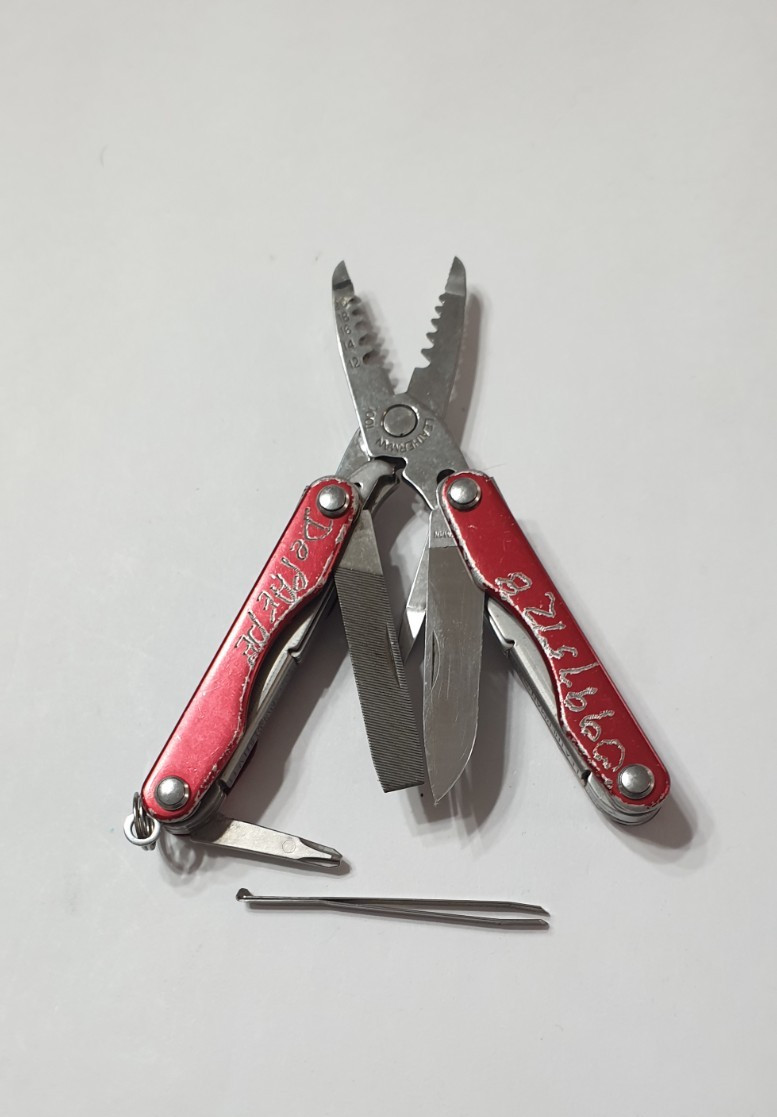 🔥 Leatherman Squirt E4 Stainless Multitool Red Rare Retired RadioShack