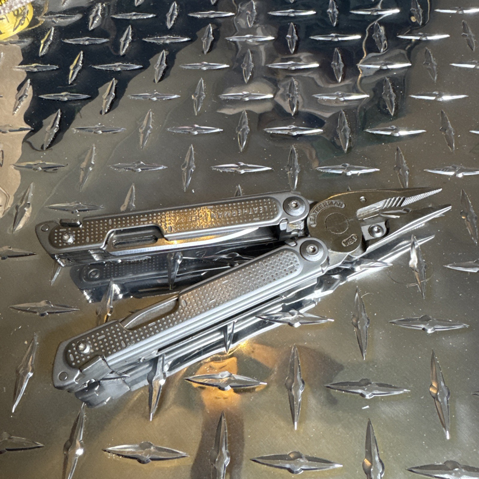 Leatherman Free P2 Stainless Multi Tool Folding Knife USA
