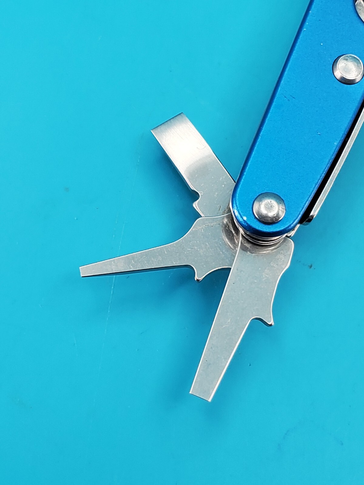 Leatherman Juice CS4 Glacier Blue Multi Tool! Retired! NICE! WITH LEATHER SHEATH