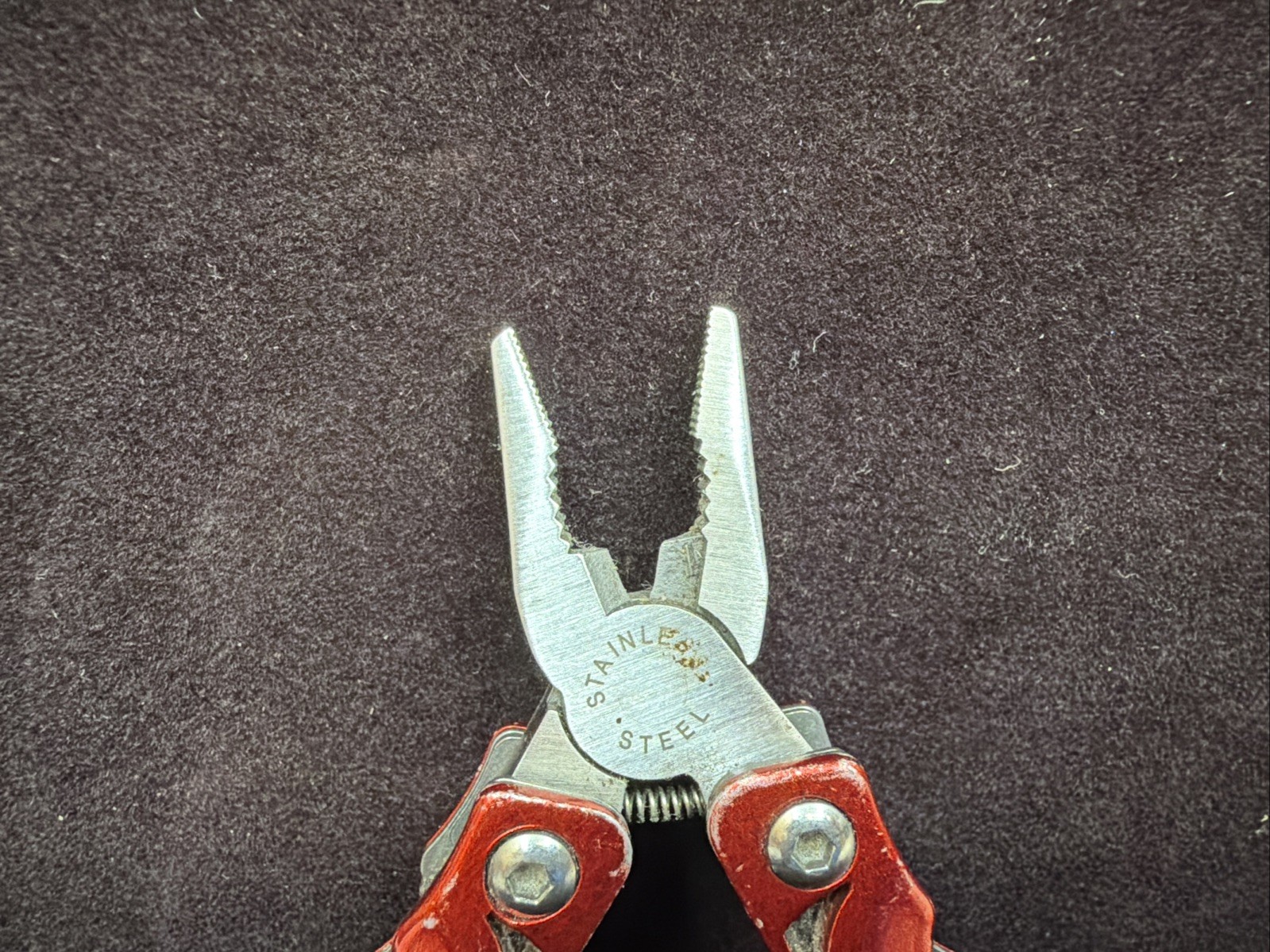 SNAP-ON Stainless Steel Red Easy Grip 9-in-1 Multi-Tool 2 3/4″
