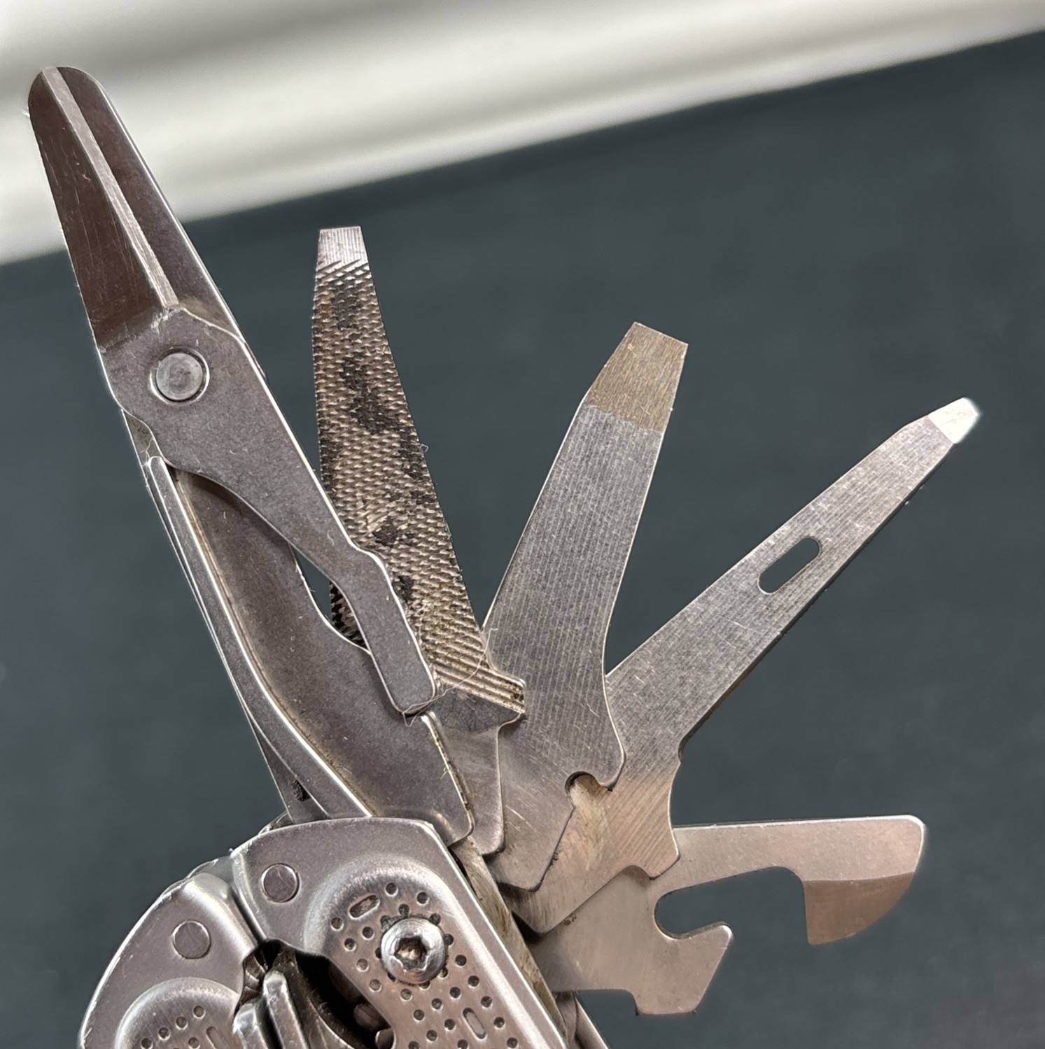 Leatherman Free P2 Multitool (READ)