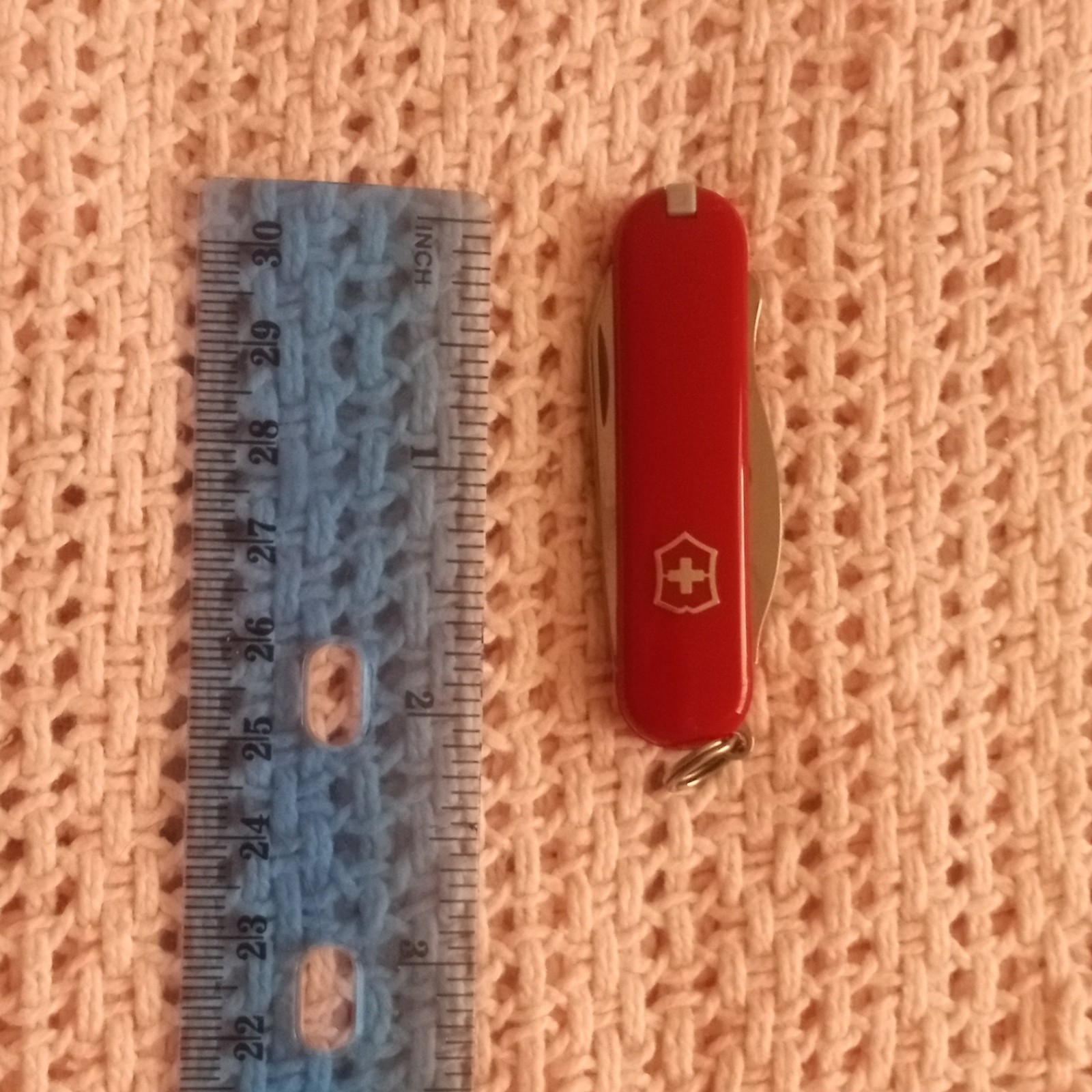 Victorinox Classic Red 5-in-1 Keychain Multi-Tool Knife 1.5″ Straight Edge