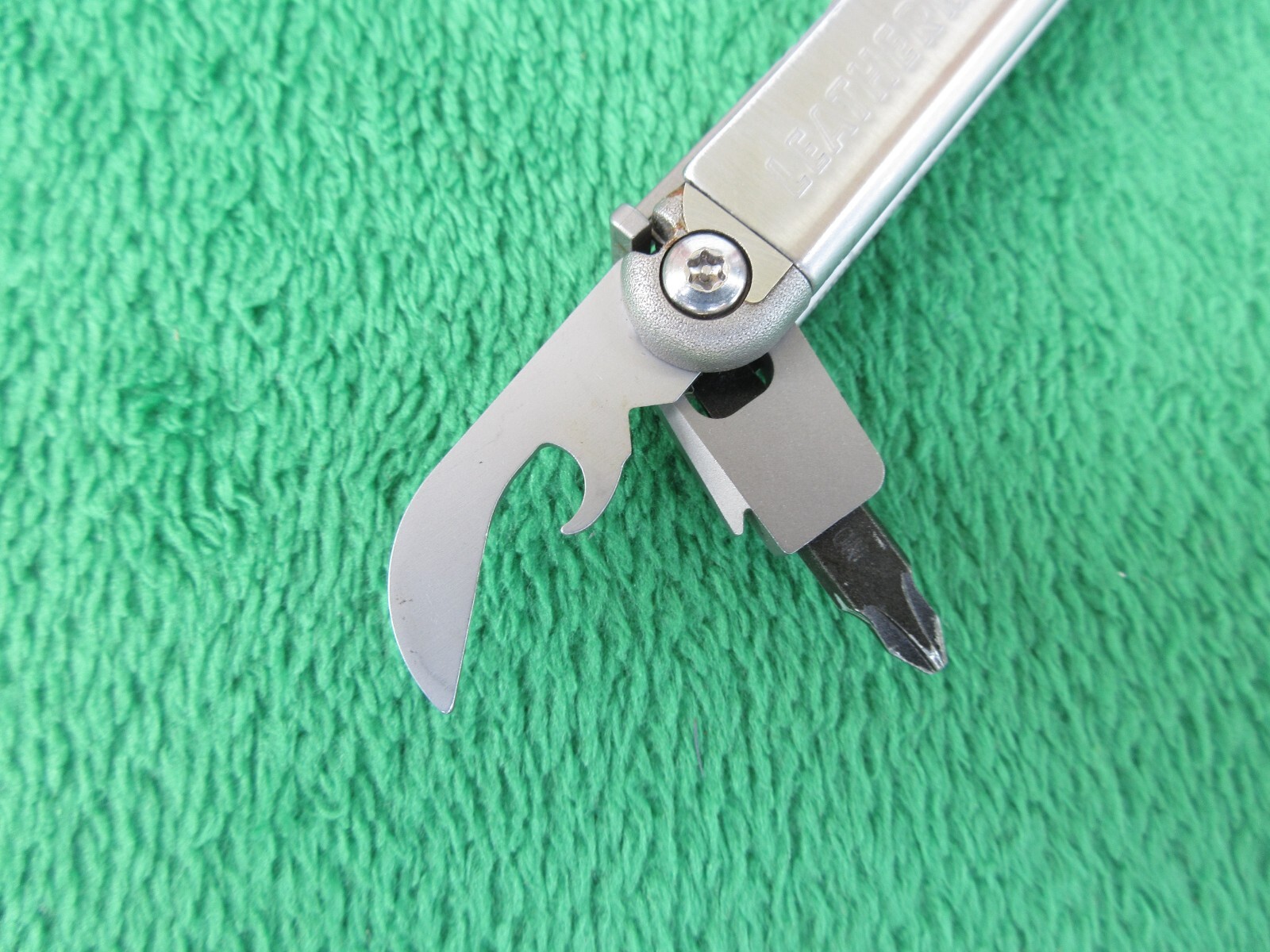 Leatherman Wave Multi Tool Folding Knife w/ Sheath #221