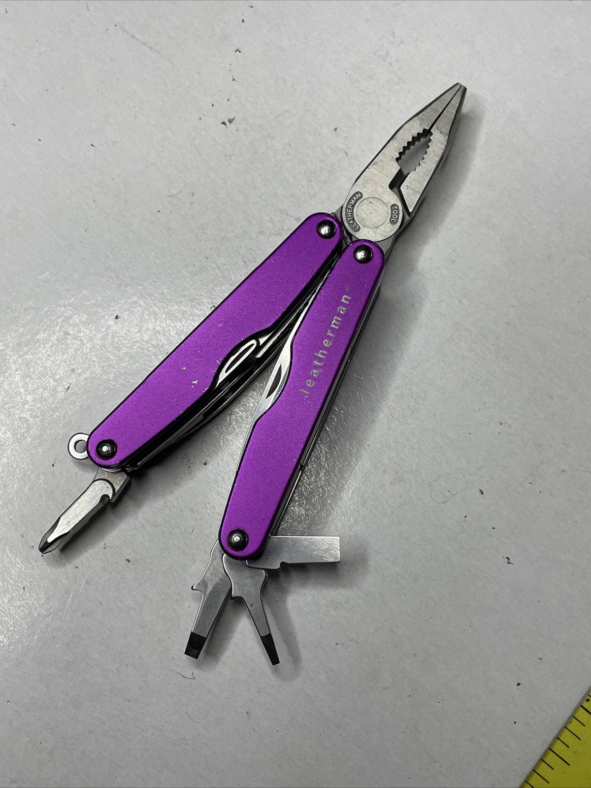 Leatherman Juice XE6 Retired Rare 18 Tools Multitool -Parts or Repair