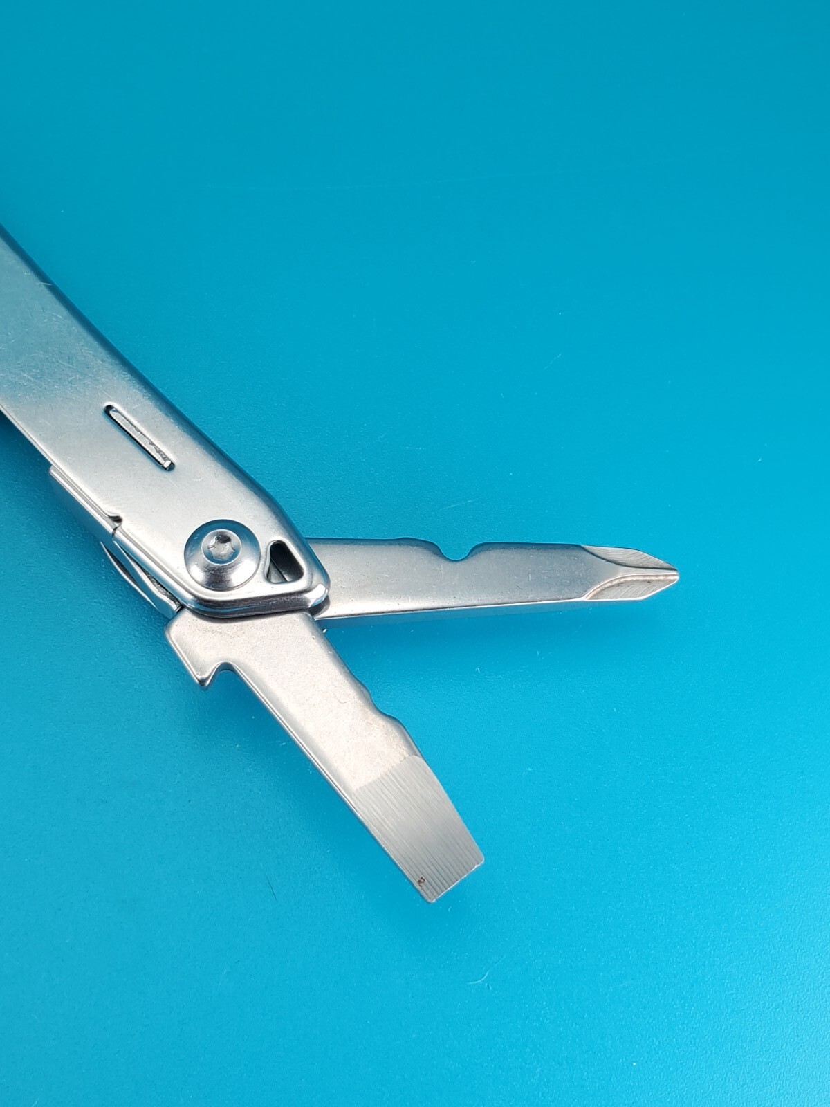 LEATHERMAN WINGMAN MULTI-TOOL! FAST SHIPPING!