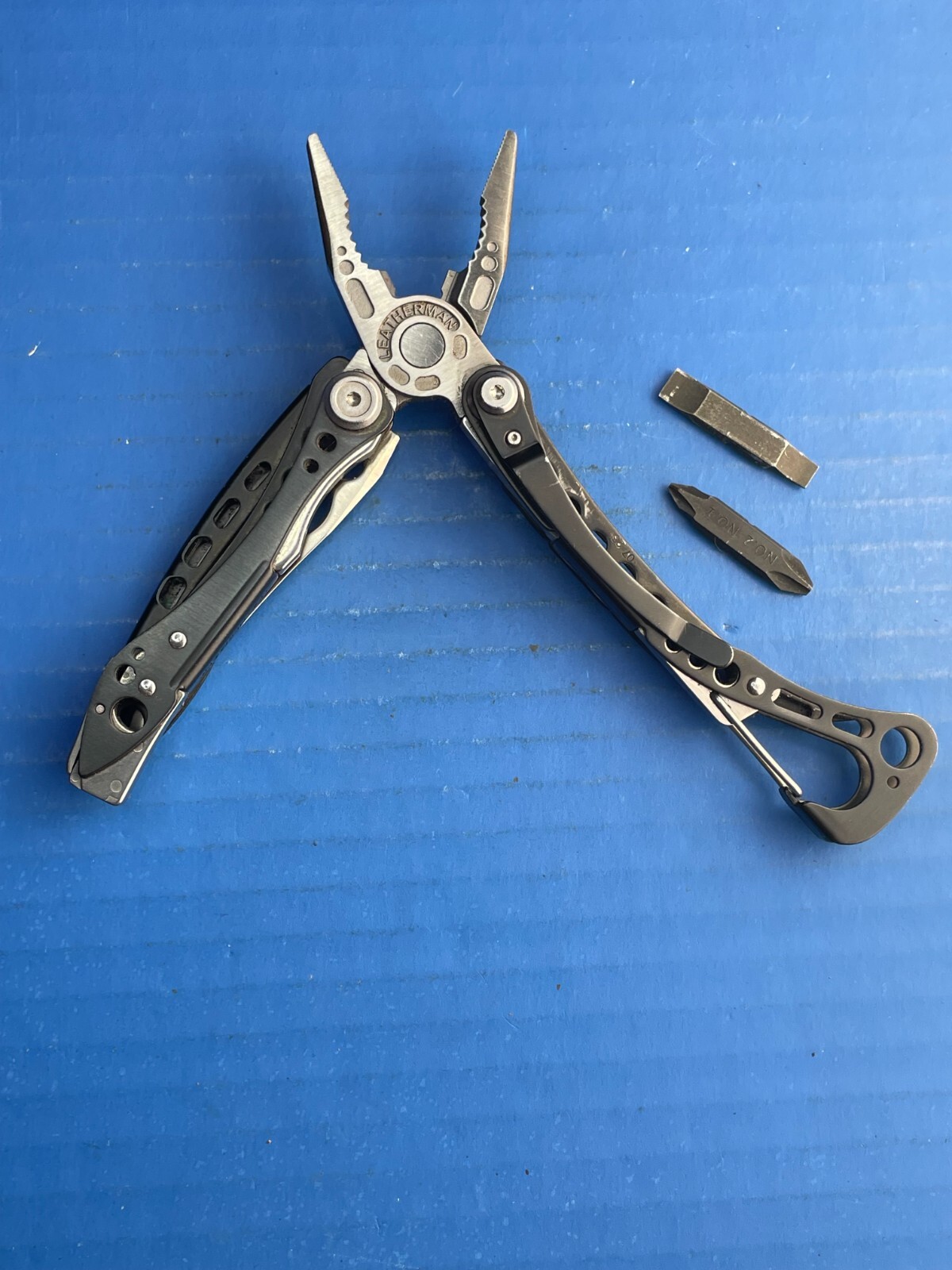 Leatherman Skeletool CX Multi-Tool Pliers Knife Bit Driver