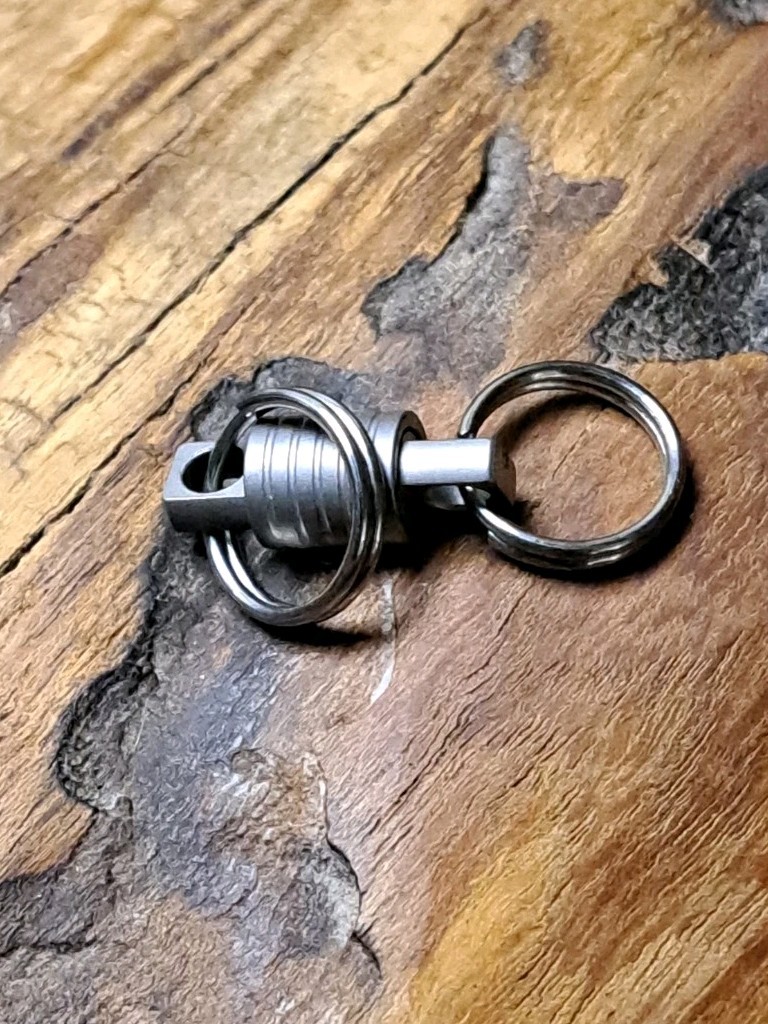 Pro Super Mini Series Titanium Swivel With 12mm Titanium Keyrings