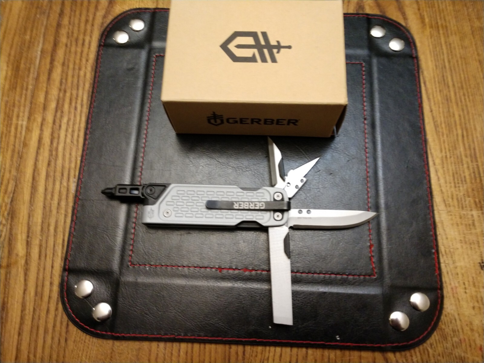 Gerber Lockdown Driver Multitool 8 Tools N 1 3.8″ Closed 4.5 OZ Aluminun Handle