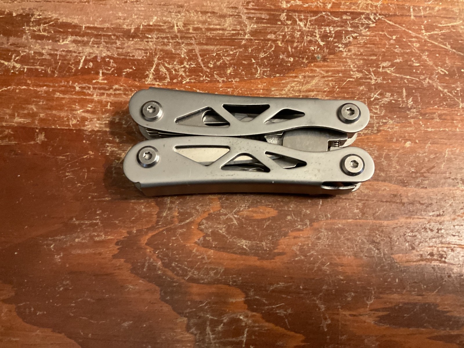 Multi Tool with 8 Separate Tools – 2 3/4” Long