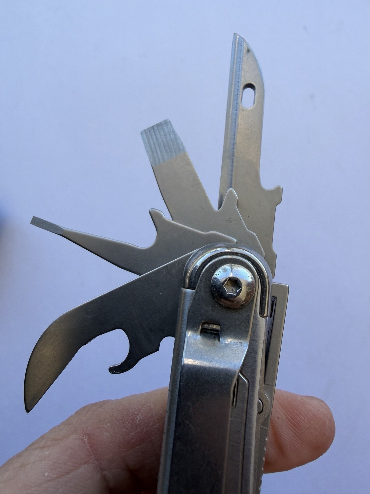 ROCKTOL MULTITOOL 22-IN-1 W/SHEATH & FIRE STARTER/WHISTLE & MORE, EXCELLENT