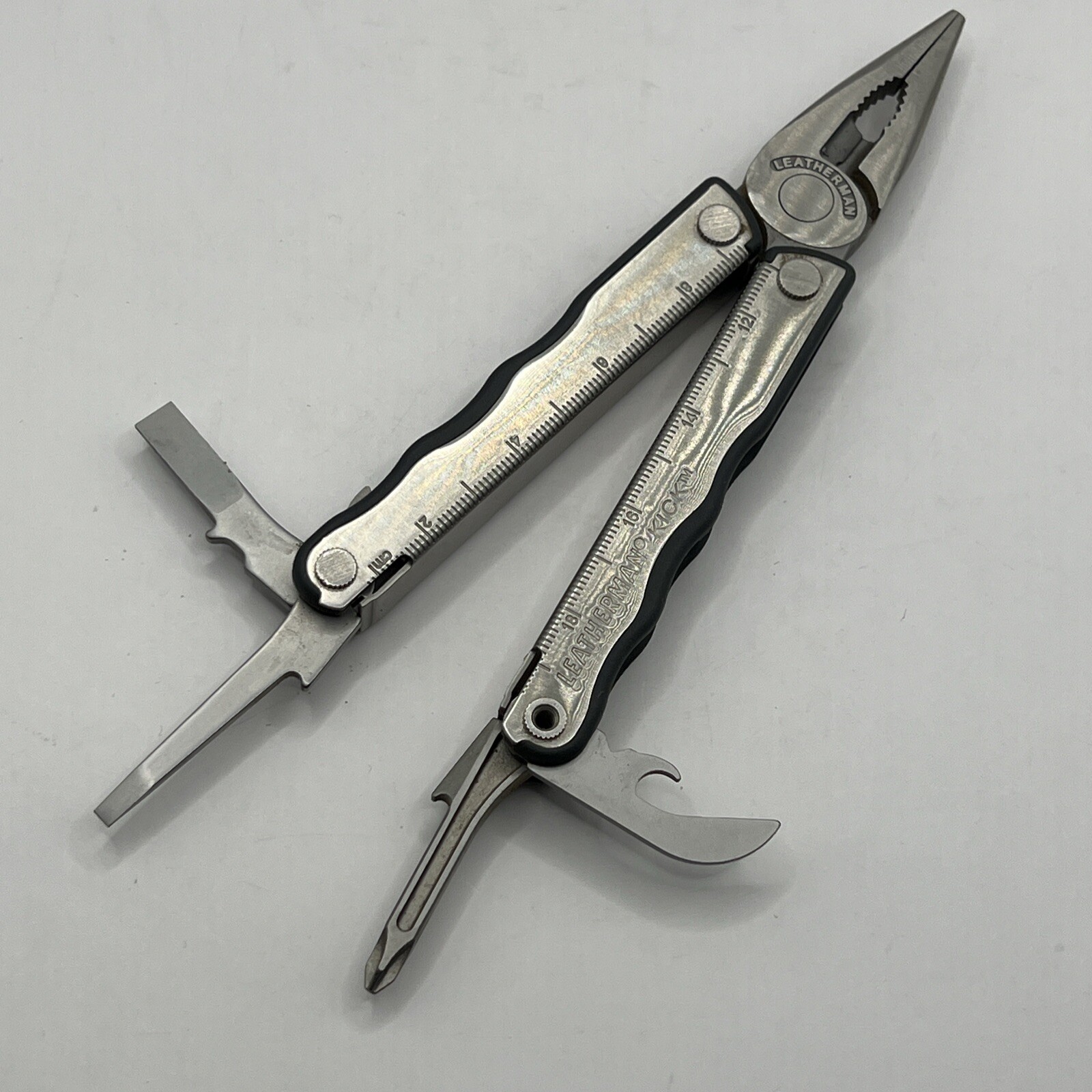 Leatherman Kick Multi-ToolbKnifebPliersvRetired Collectible Leather Sheath Used