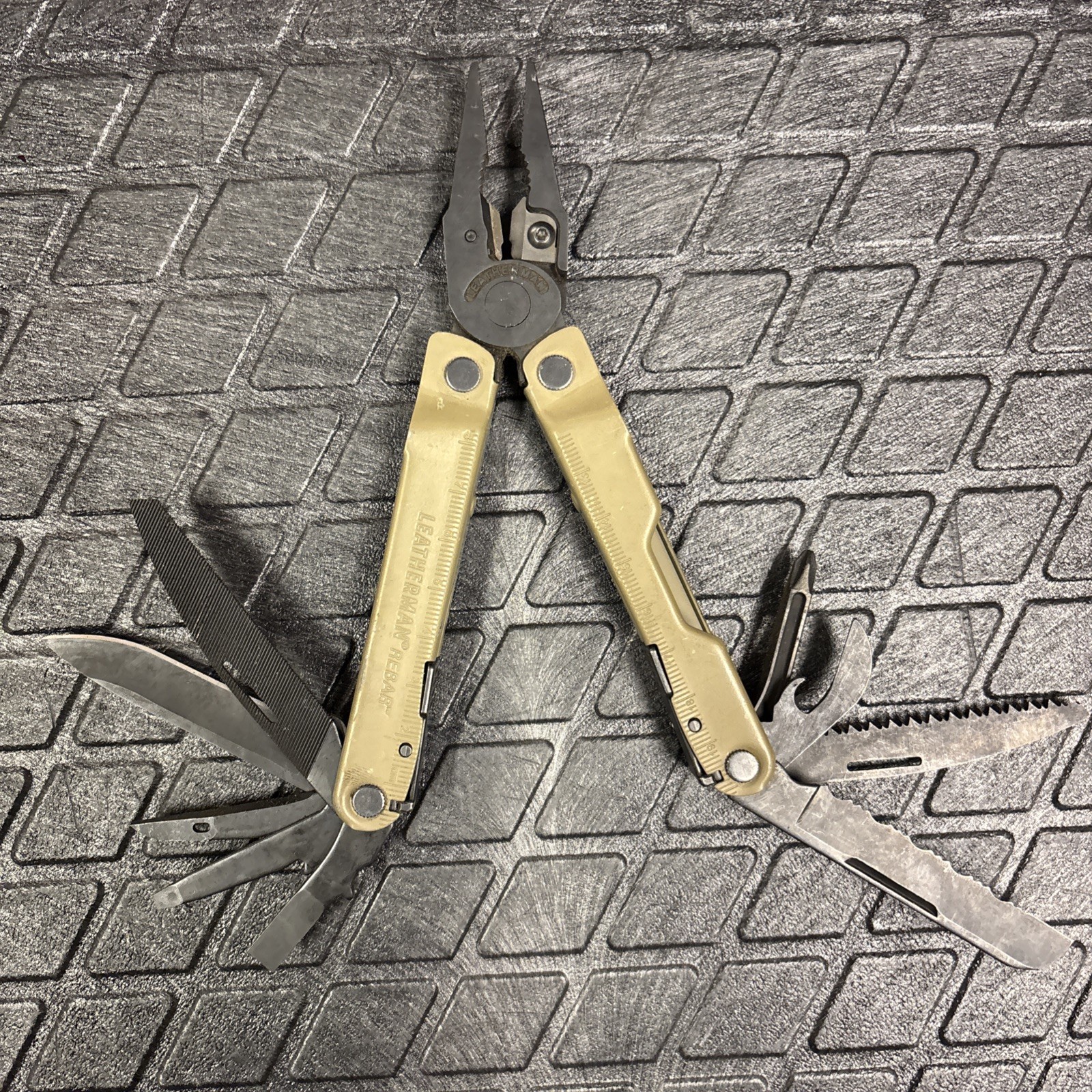 Leatherman Rebar Multi-Tool! COYOTE TAN! Excellent!