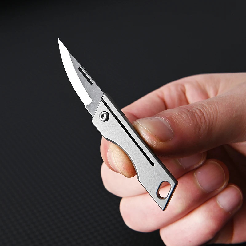 Mini Titanium Alloy Folding Knife for Outdoor Camping, Portable Keychain
