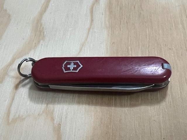 Victorinox Swiss Army Classic SD Red Keychain Multi-Tool – Great condition