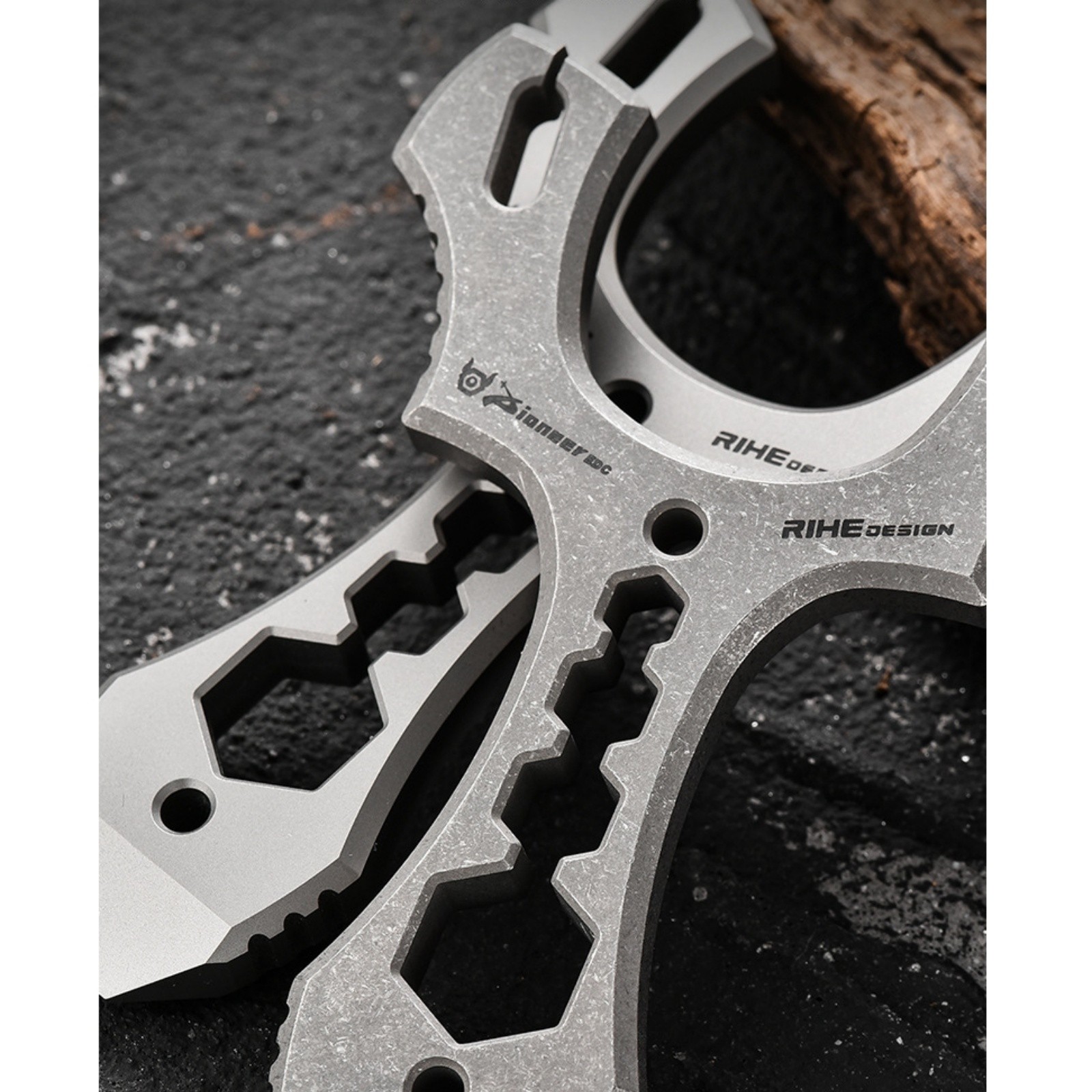 Titanium Alloy Slingshot EDC Multi Tool Outdoor Catapult Portable Lightweight