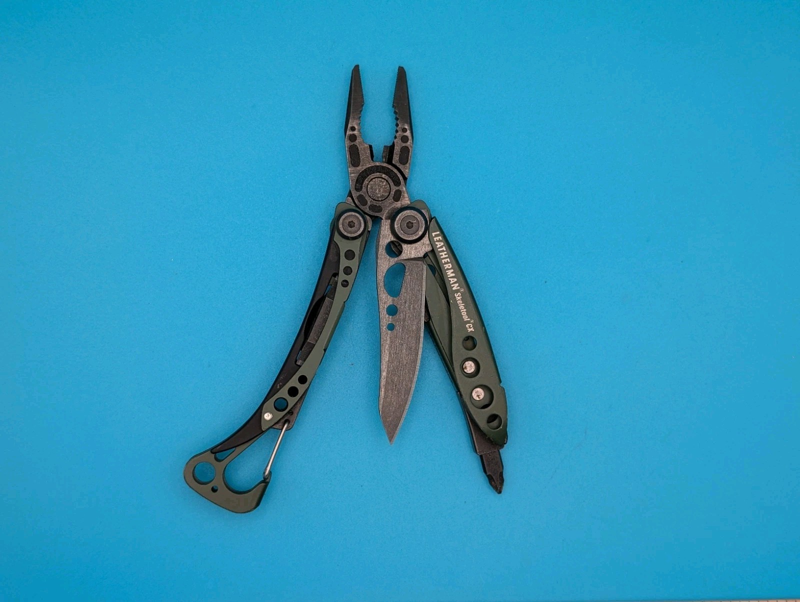 Leatherman Skeletool CX Multitool Plain Edge Knife! Green!