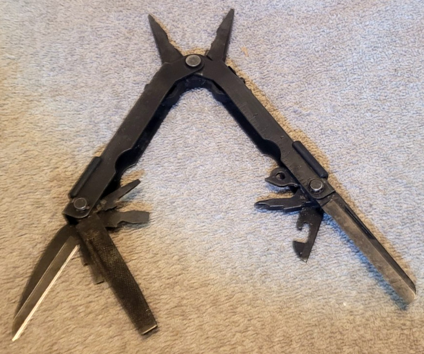 Gerber 0870118T Multiplier 11 Tools, Standard Size, no case – Nice Condition!!!