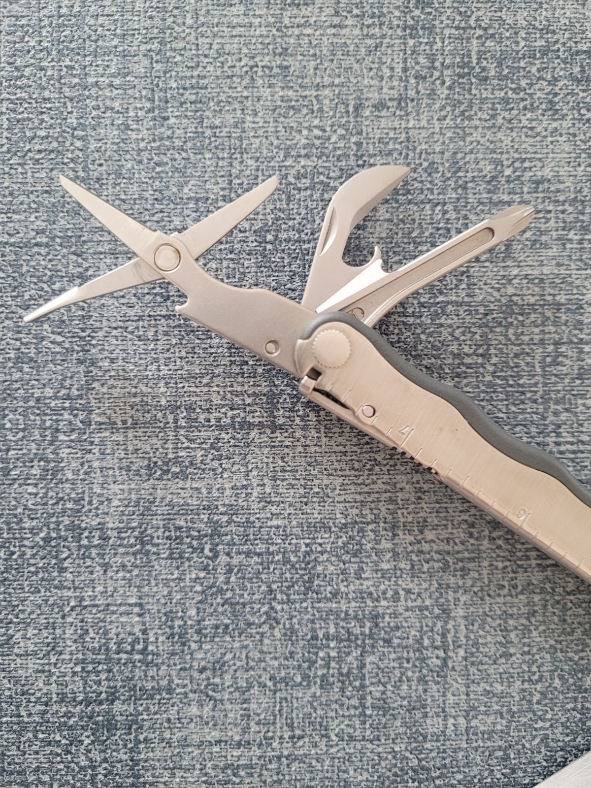NOS Retired Leatherman Fuse Multi-Tool knife With Sheath NEVER USED!