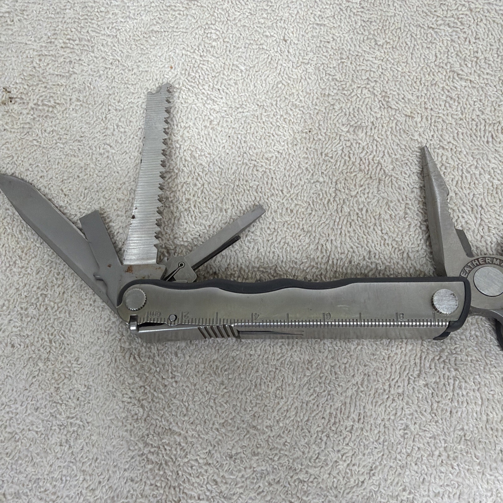 Leatherman BLAST Multi-Tool , Retired Multitool w/ Knife Pliers