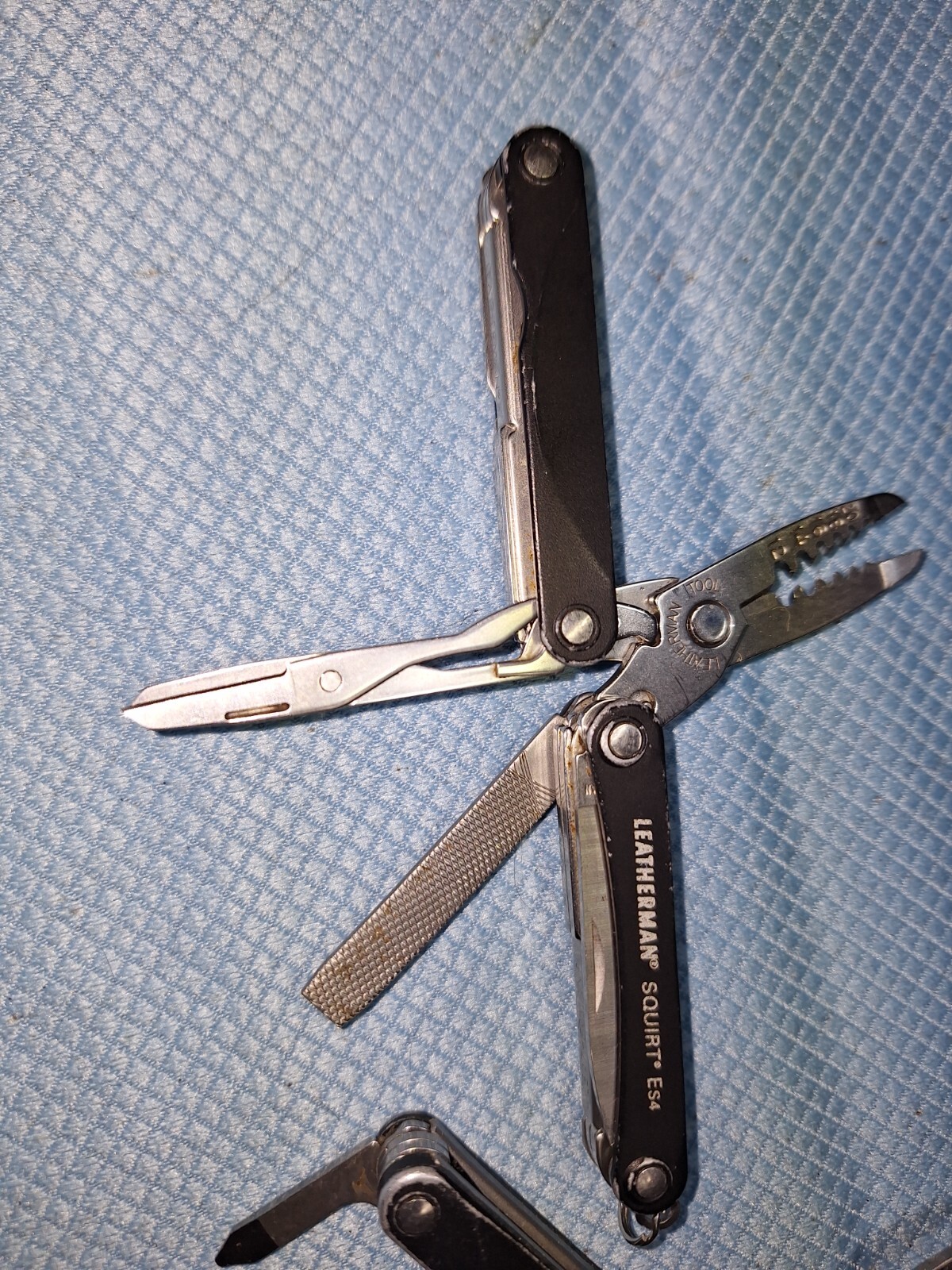 2 LEATHERMAN ES4 BLACK Multi Tools BROKEN Lot 114