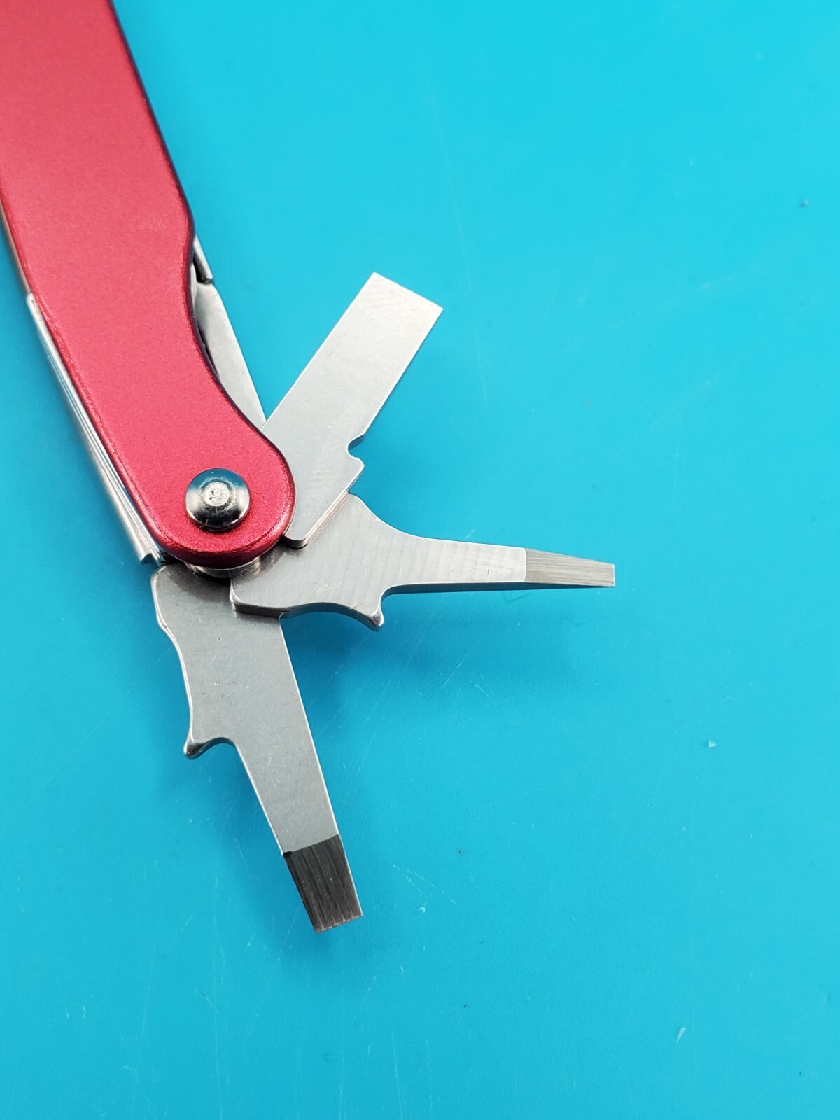 Leatherman Juice C2 Red Multi Tool! RETIRED! MINT! WITH LEATHER SHEATH!