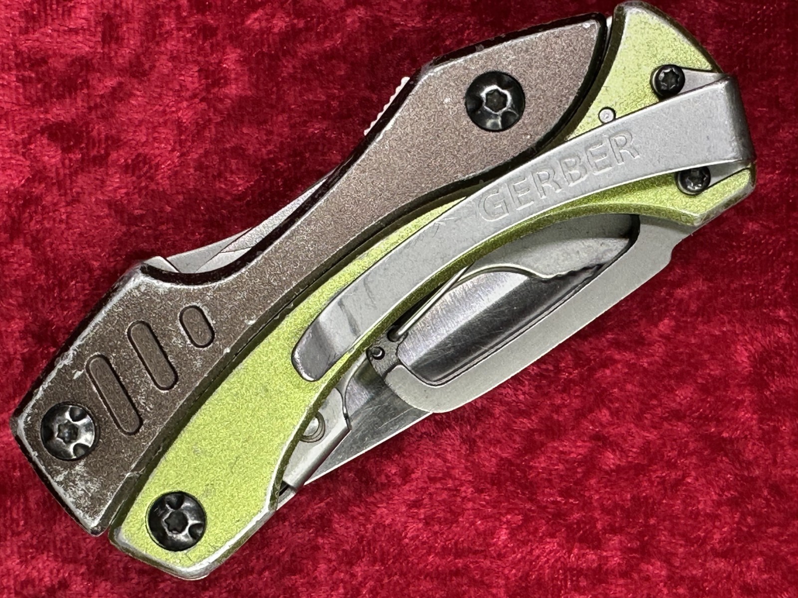 Gerber Crucial Green & Brown Handle Multi-Tool Pliers 7 Function 6 Tool (588)