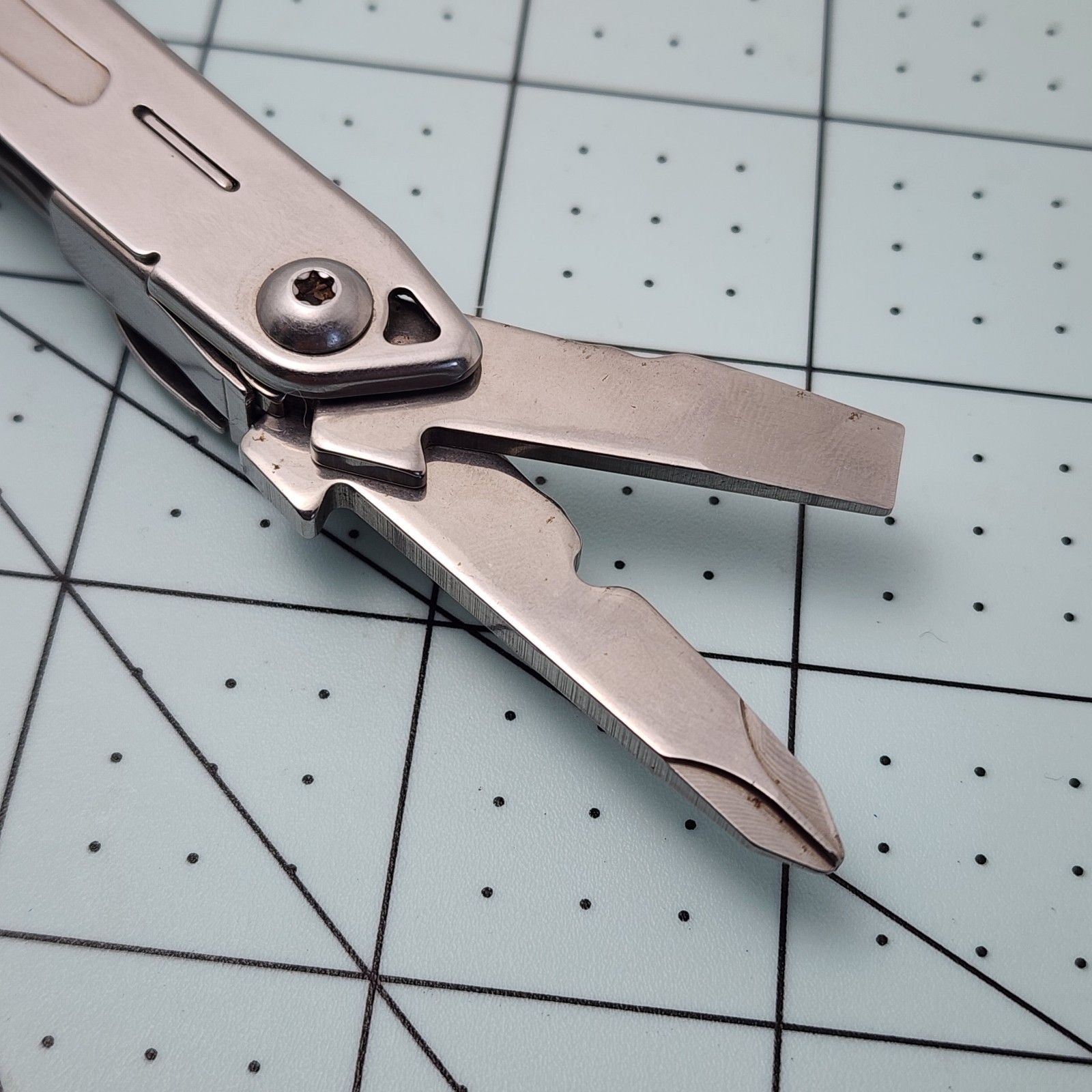 LEATHERMAN WINGMAN MULTI- TOOL 6 MULTI-TOOL POCKET