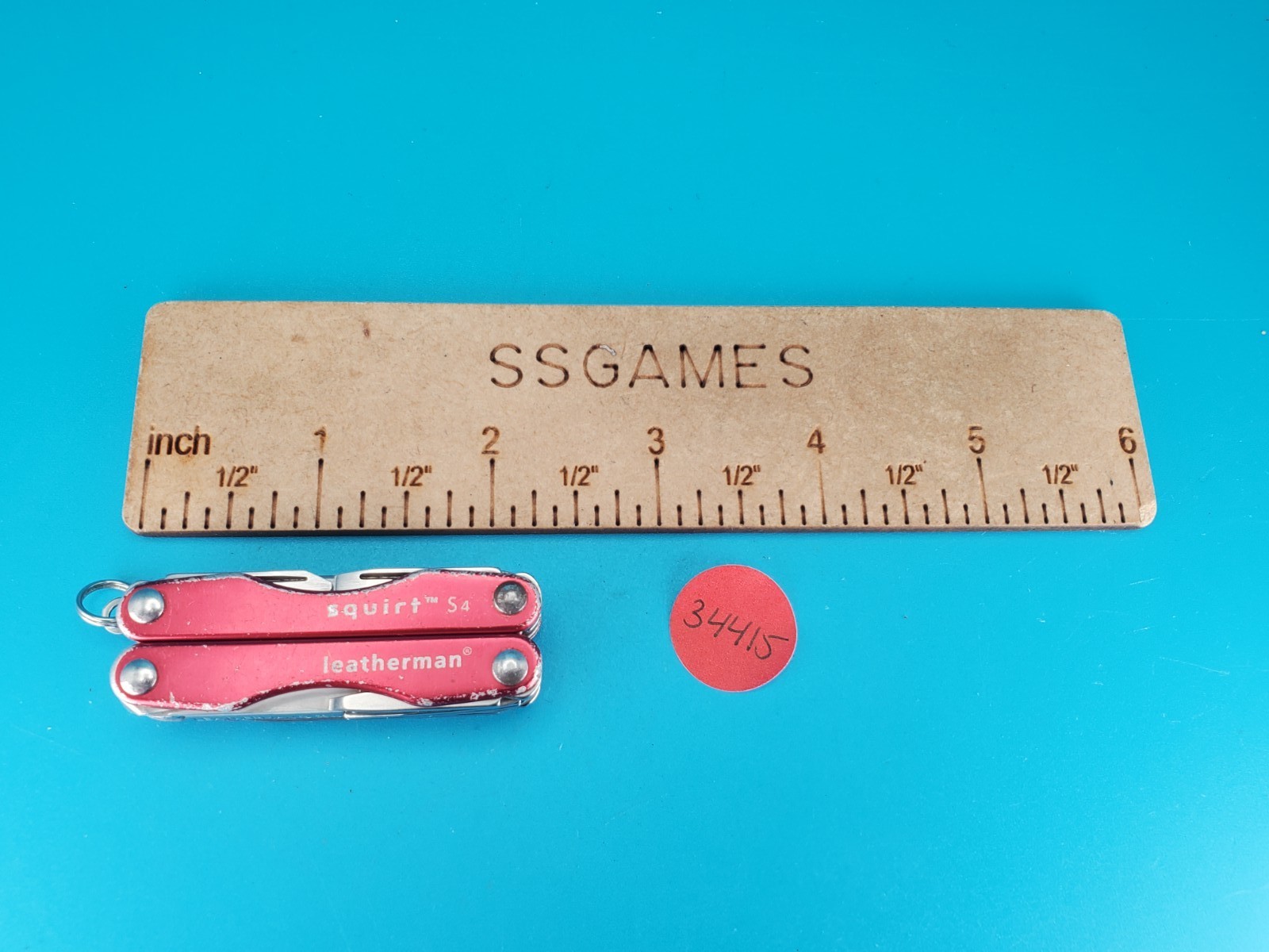 Leatherman Squirt S4 Multi-Tool, Key Ring, Retired, RED!