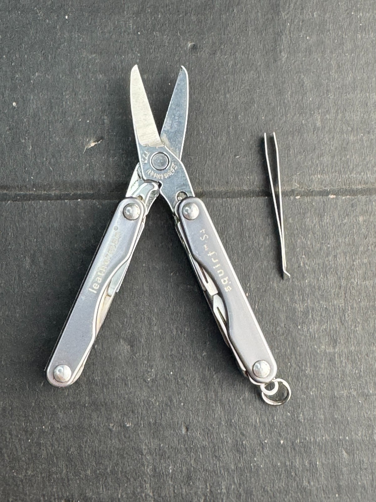 Leatherman Squirt S4 Stainless Steel Multitool Keychain – Gray