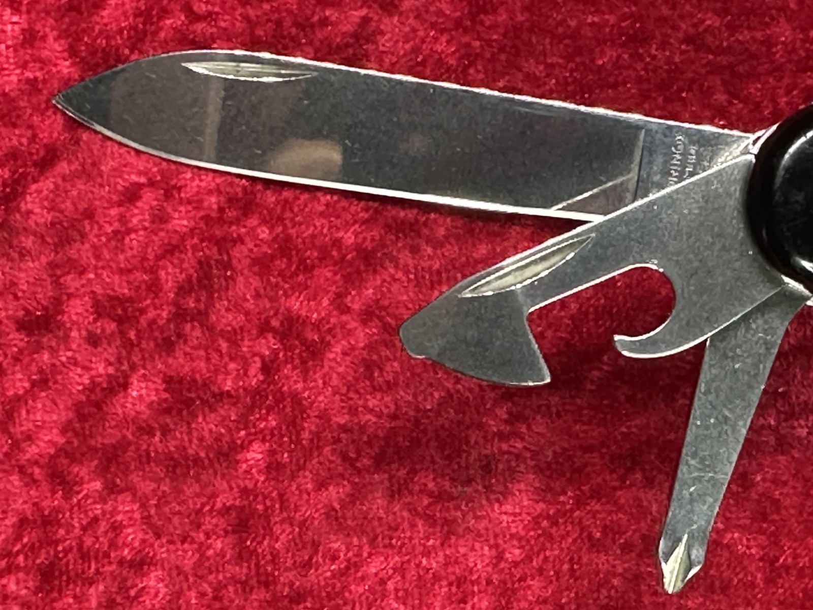 Victorinox SwissChamp Black Swiss Army Knife 91mm 22 Tool 8 Layer (685)