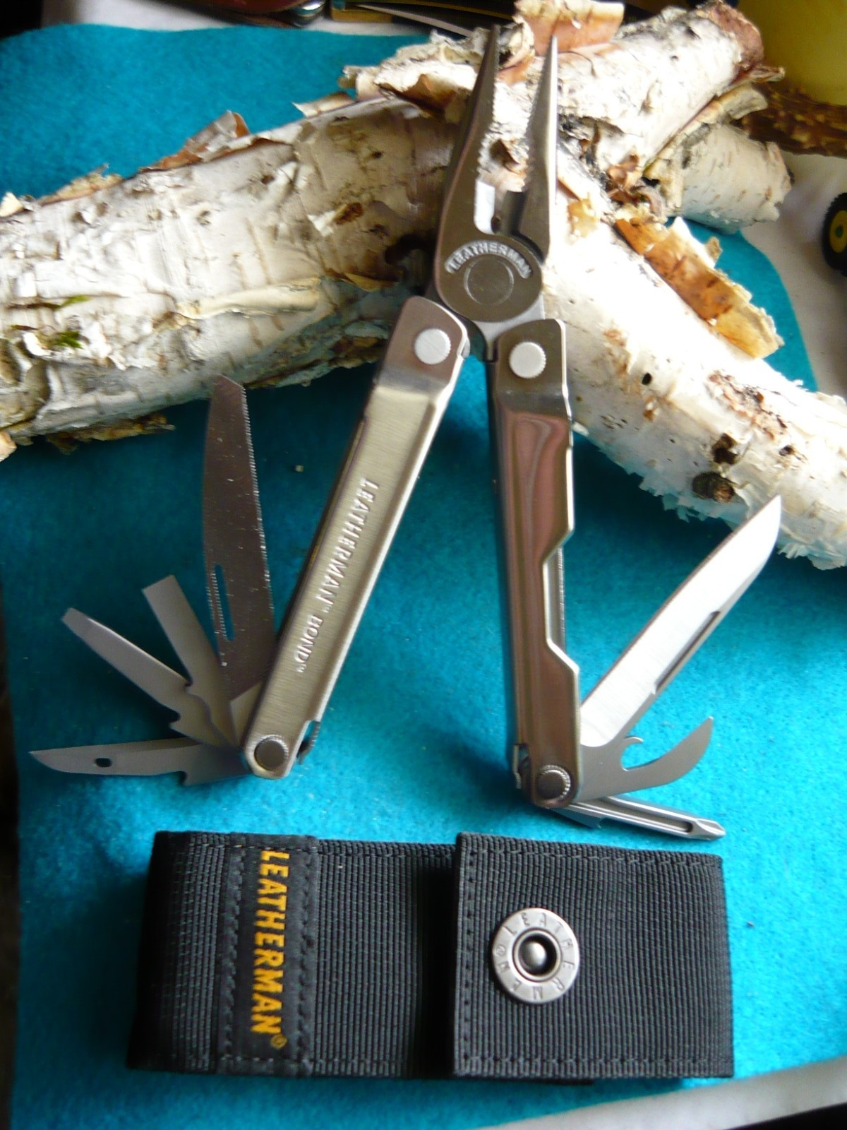 NEW Leatherman 832935 BOND Multi-Tool 14 Tools Stainless Steel With Nylon Sheath