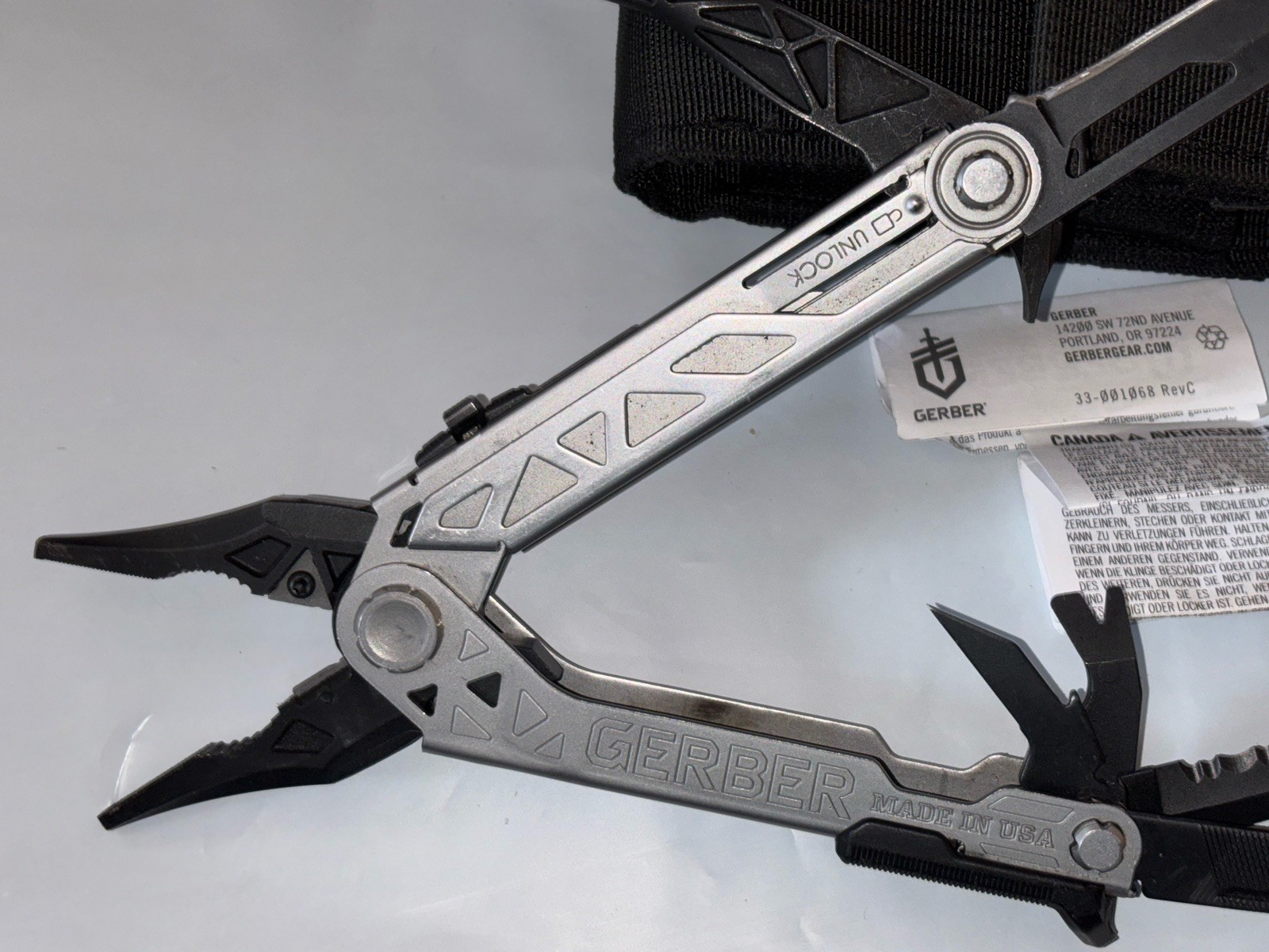 Gerber Gear Center-Drive Plus Multitool – Includes 3.25 Plain Edge Knife, Needle