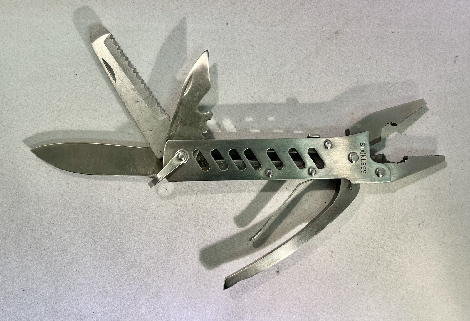 Unique Heritage Multitool W/case (Pliers, Blade, Opener, Saw, Wire Cutter)