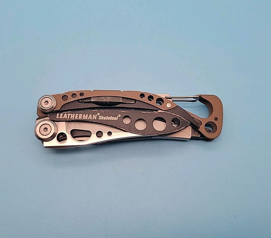 Leatherman Skeletool Multi-Tool – Pliers, Combo Blade, Driver Bits – Coyote Tan