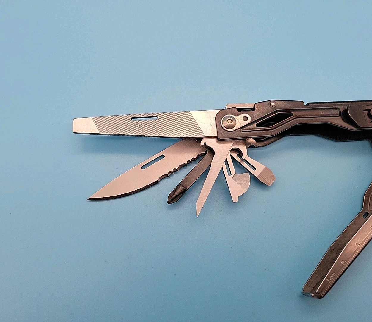 SOG Switchplier 2.0 Multi-Tool – 12-in-1 Multi-Tool w/ One-Hand Plier Deploy
