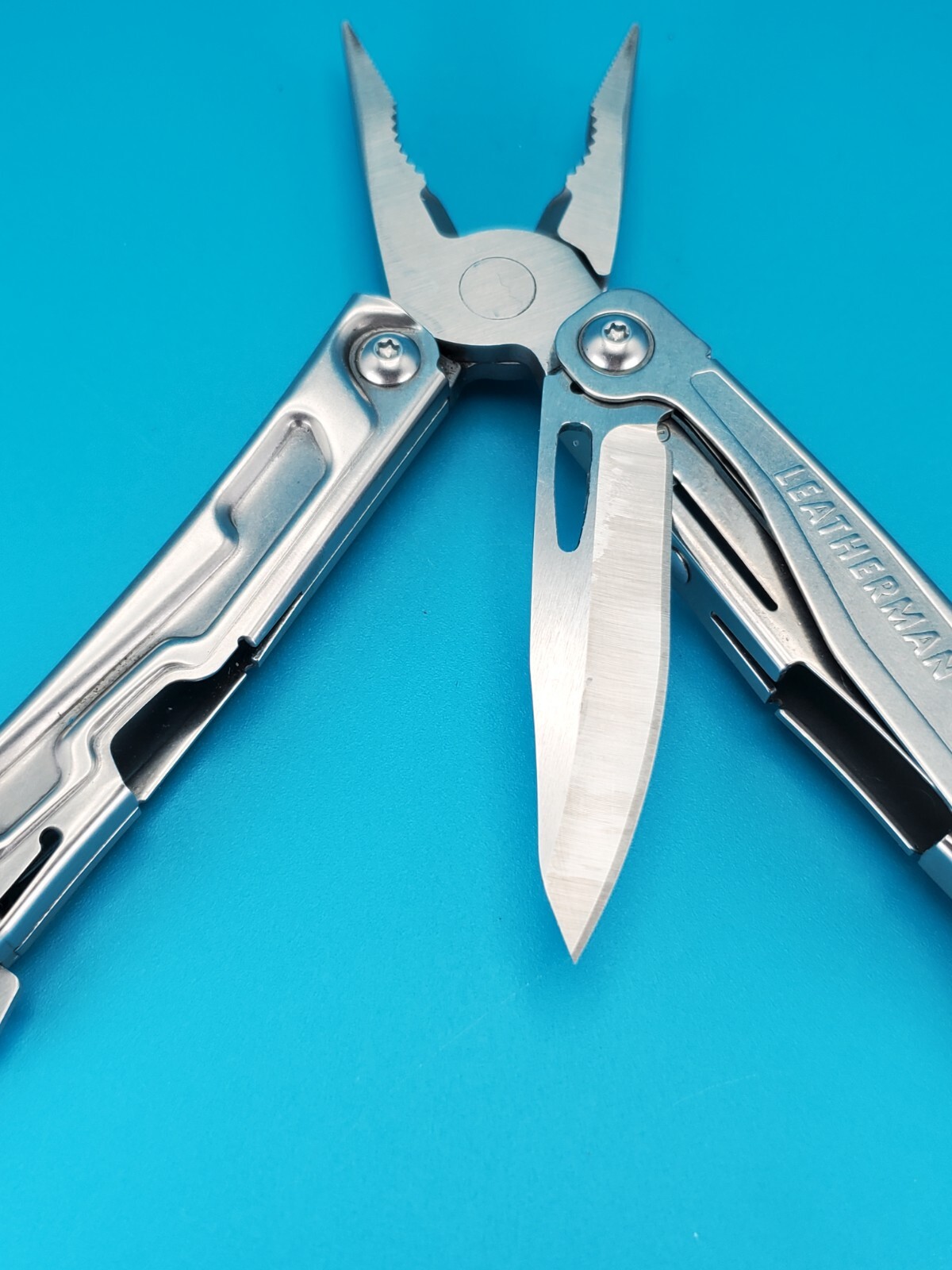 Leatherman Bolster 13 Tool Stainless Steel Multi-Tool! WITH SHEATH! NICE!