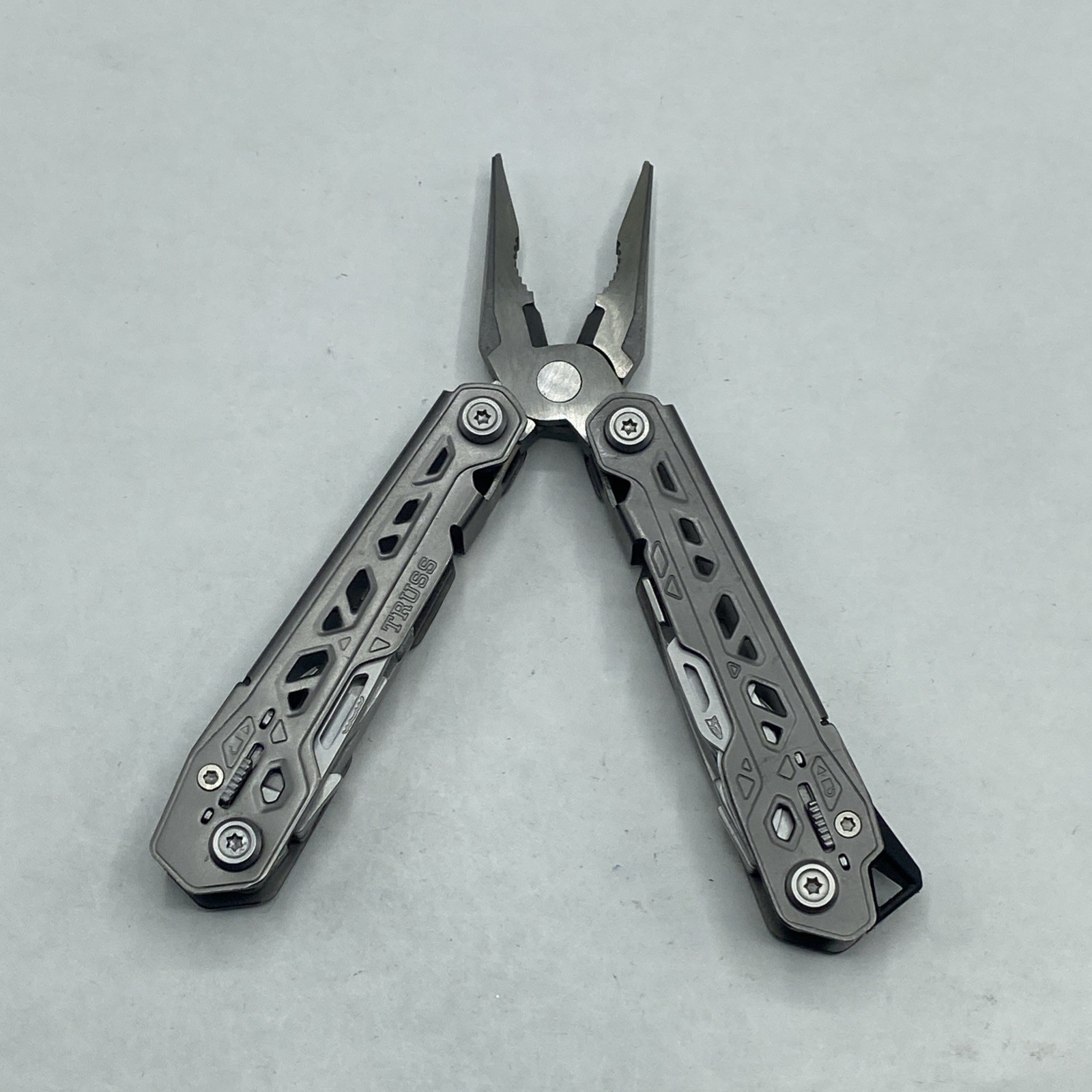 Gerber Truss Multi Tool with Sheath – Gray