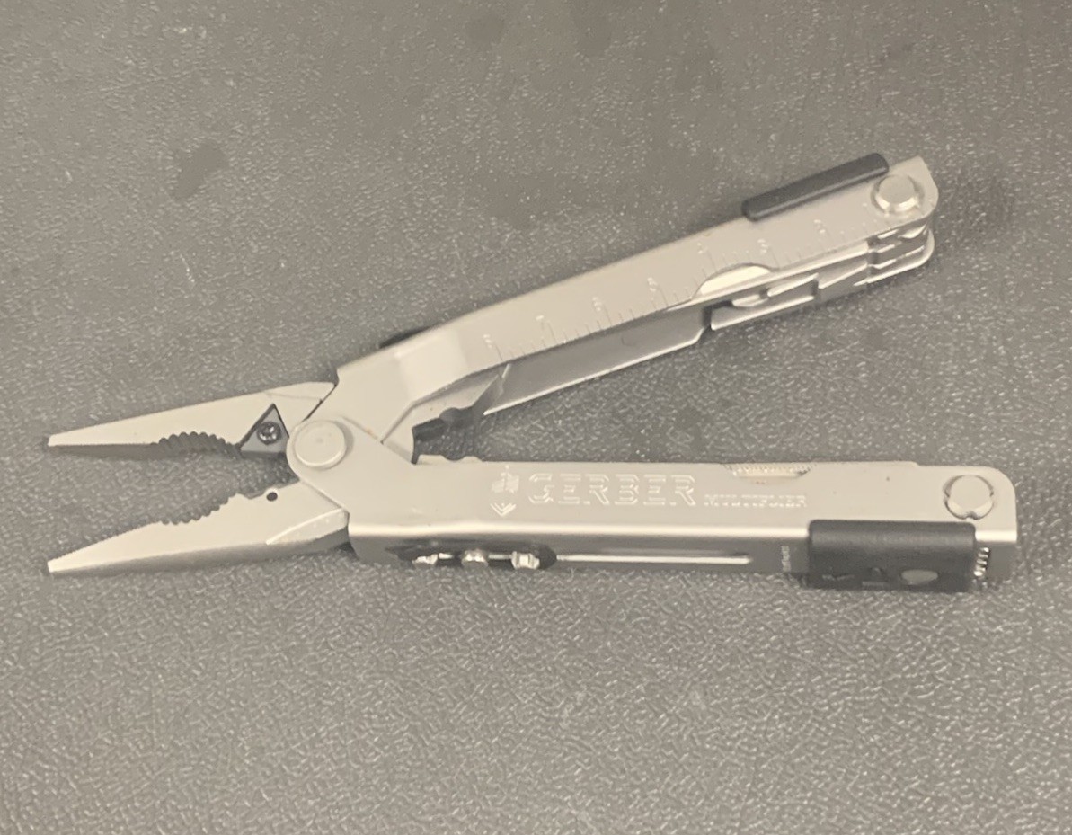 Gerber MP600 Silver Multi-Tool Needle Nose Pliers With Upgraded Sheath VGUC