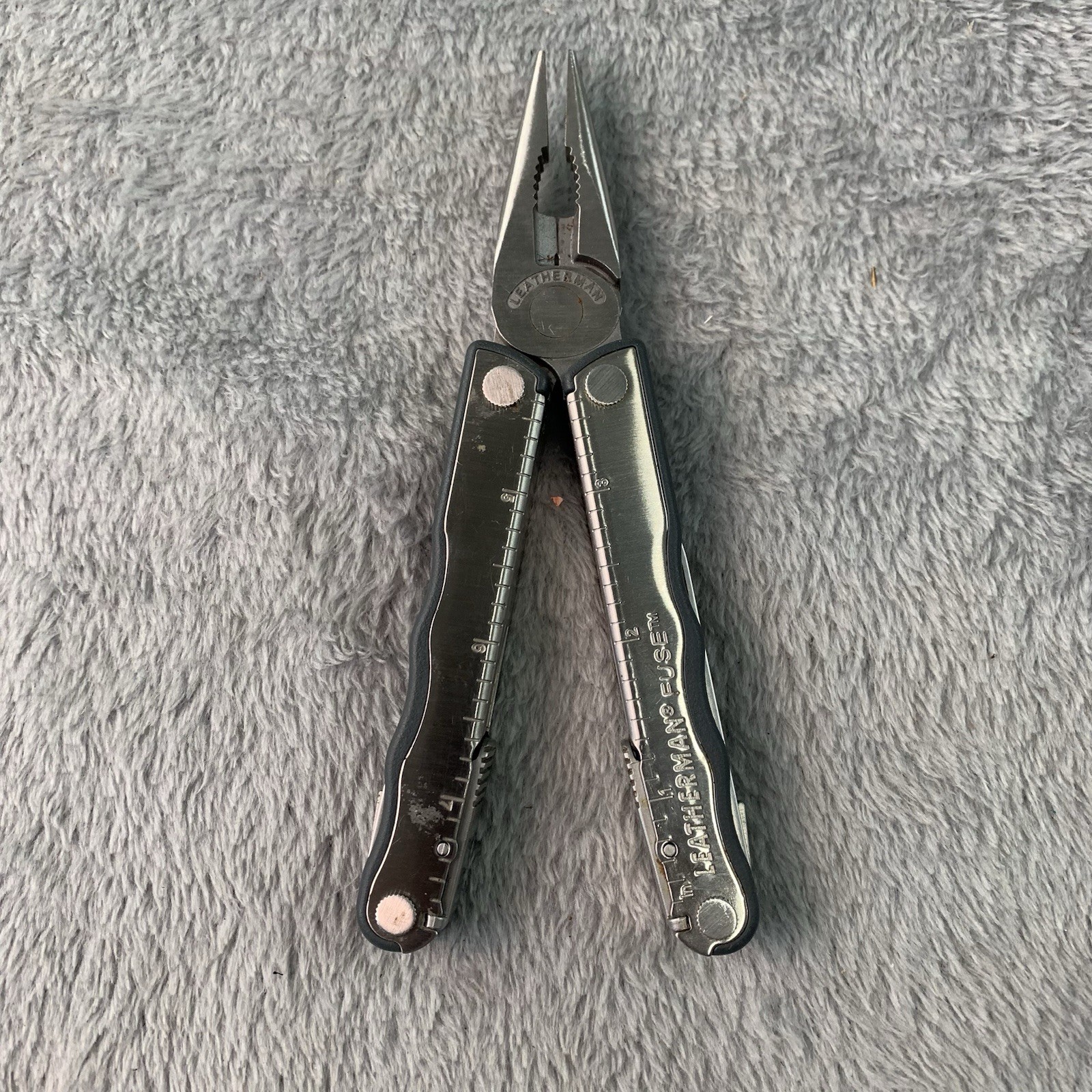 Leatherman Fuse Multi Tool Stainless USA w/ Plier and Scissors Knife w/ Sheath