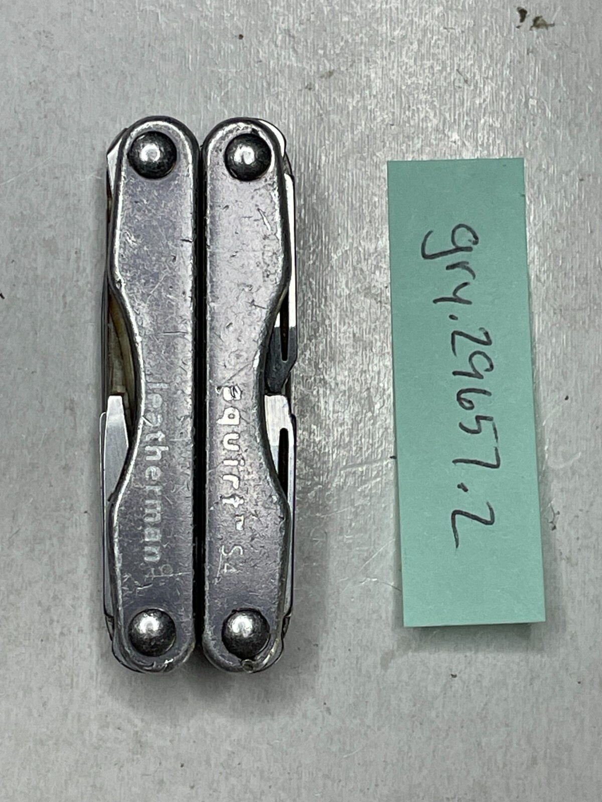 Leatherman Squirt S4 Stainless Steel Multitool Keychain – Gray