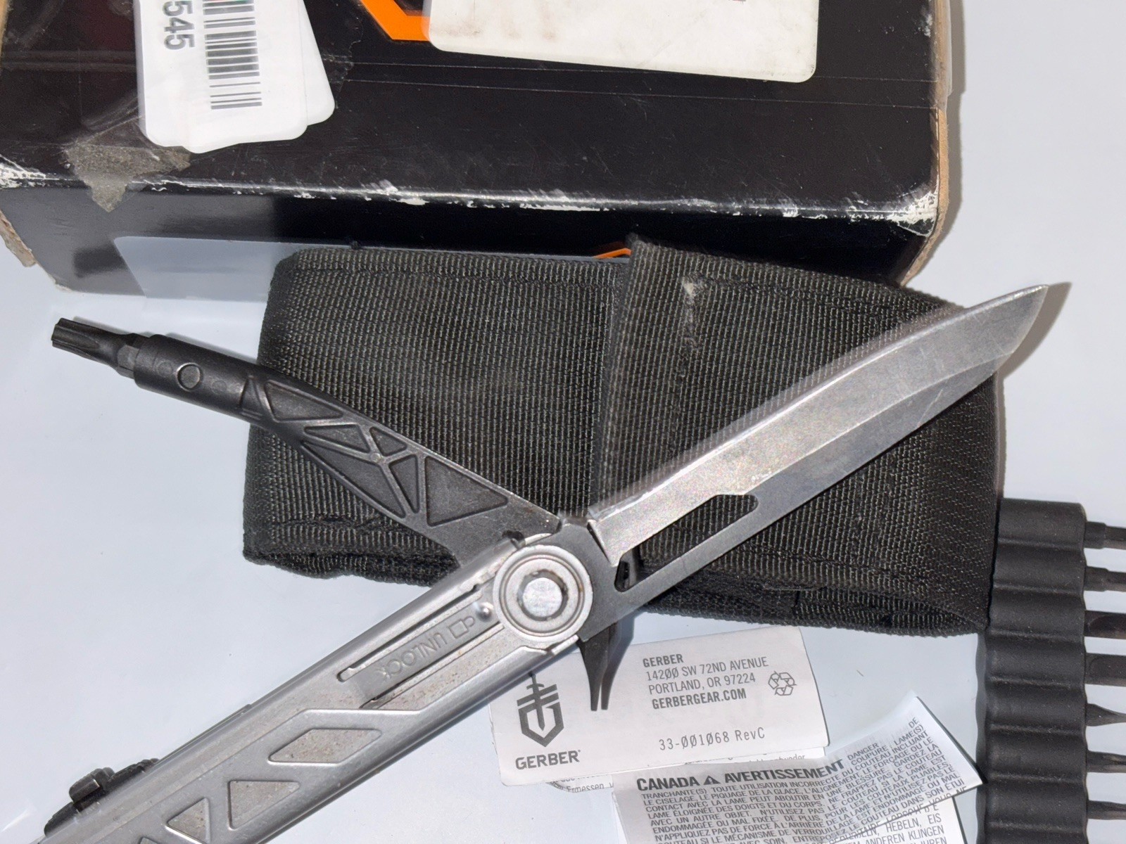 Gerber Gear Center-Drive Plus Multitool – Includes 3.25 Plain Edge Knife, Needle