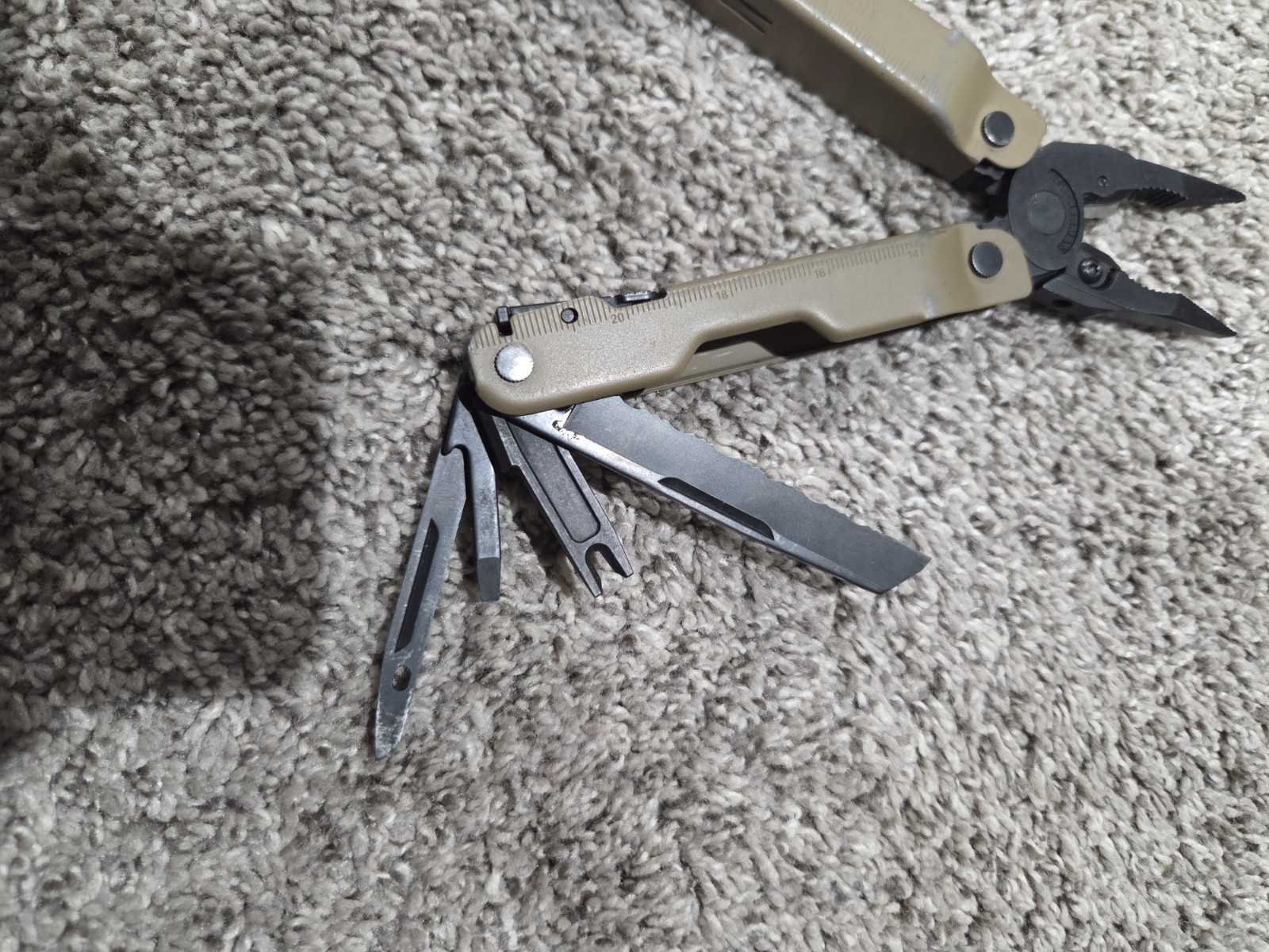 Leatherman Super Tool 300M Coyote Tan Black Oxide with Sheath VGUC Bod 0523
