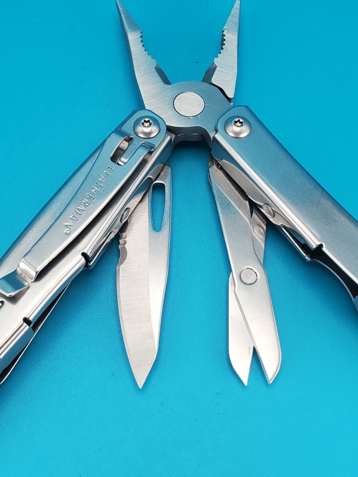 LEATHERMAN WINGMAN MULTI-TOOL! FAST SHIPPING!