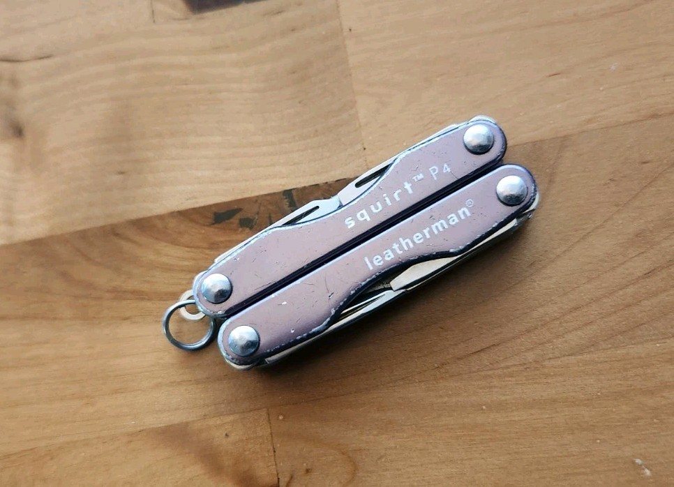 Leatherman Squirt P4 Multi-Tool With Pliers Knife Grey – Great Condition – Y12
