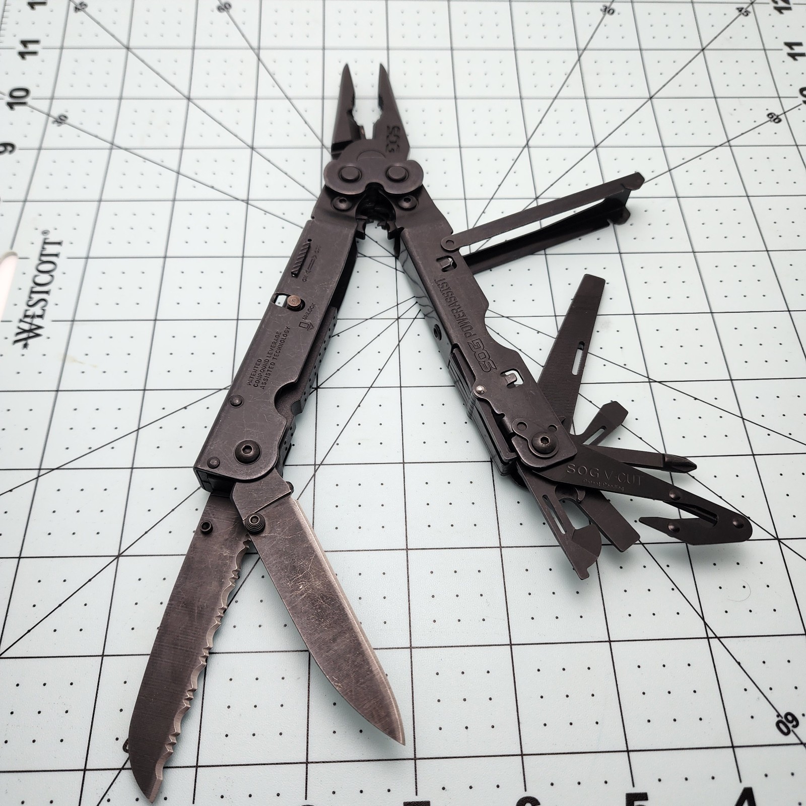 SOG POWERASSIST MULTI-TOOL BLACK POCKET MULTI-TOOL WITH CASE