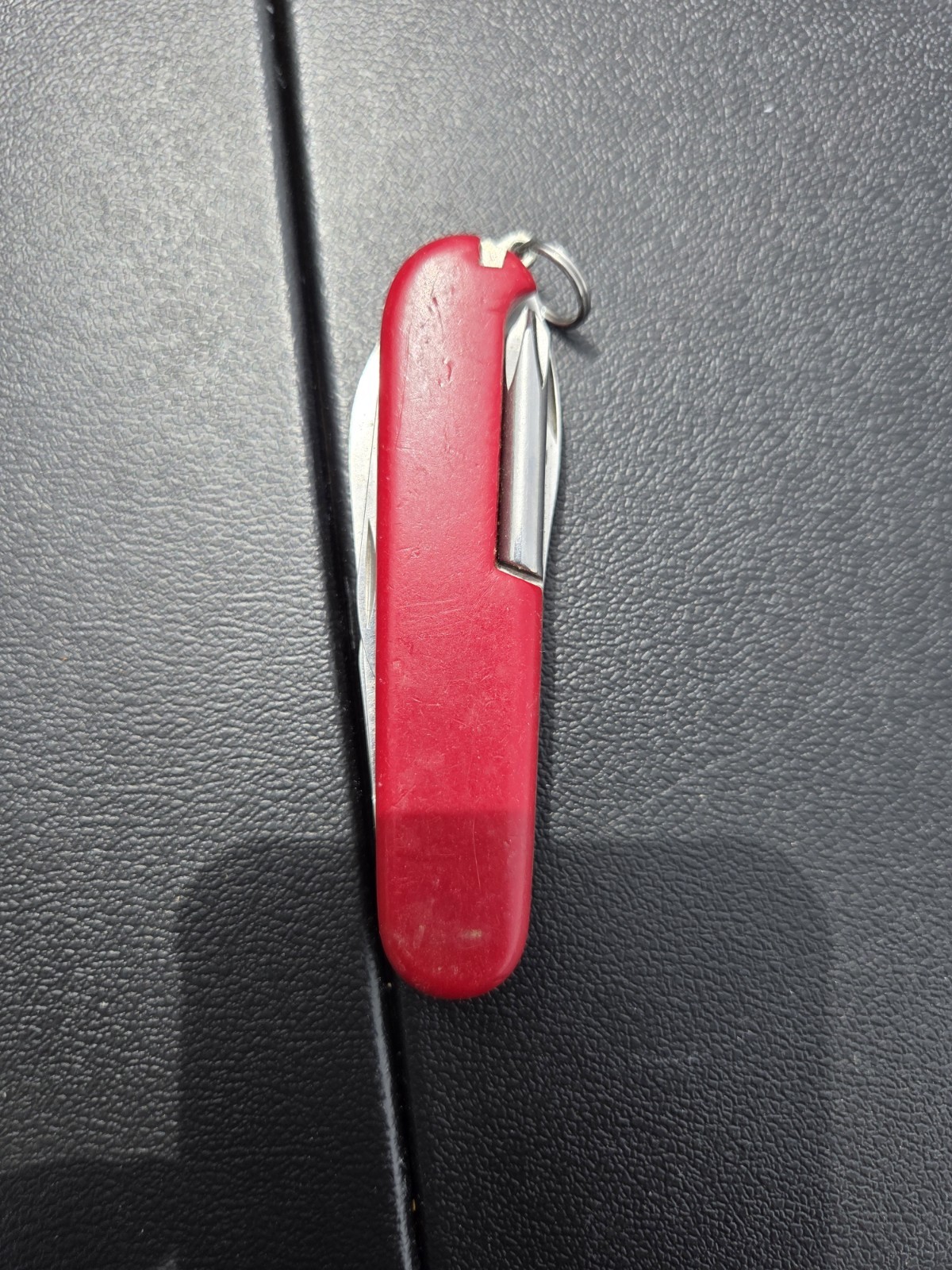 Victorinox Classic SD Red 7-Tool Multi-Tool Pocket Knife Scissors Key Ring