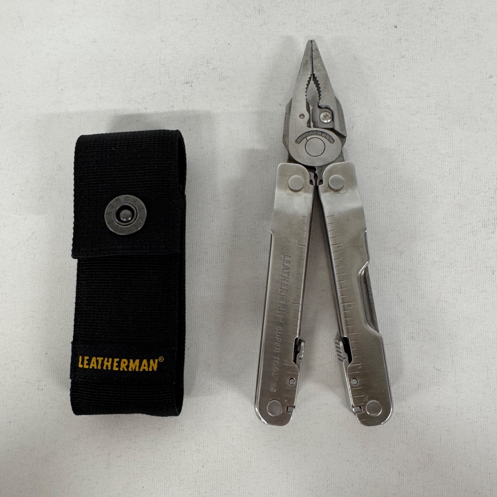 Leatherman Supertool Super Tool 300 Pliers Stainless Steel Multi Tool w/ Sheath
