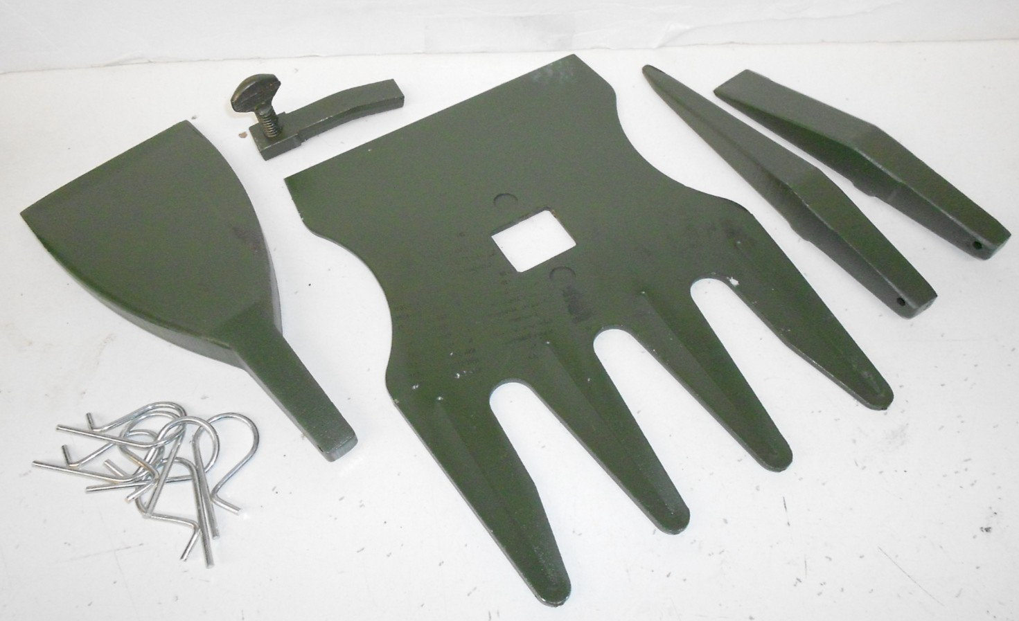 Forest Tool Co “the MAX” Multi Purpose Tool Kit Shovel Rake Hoe Pick Etc. NEW
