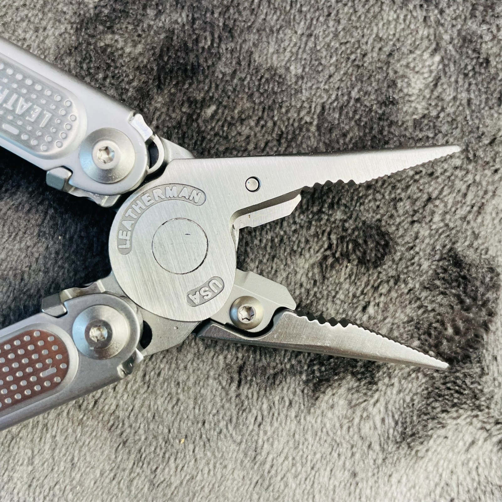 Leatherman Free P2 Multitool Discontinued New Open Box